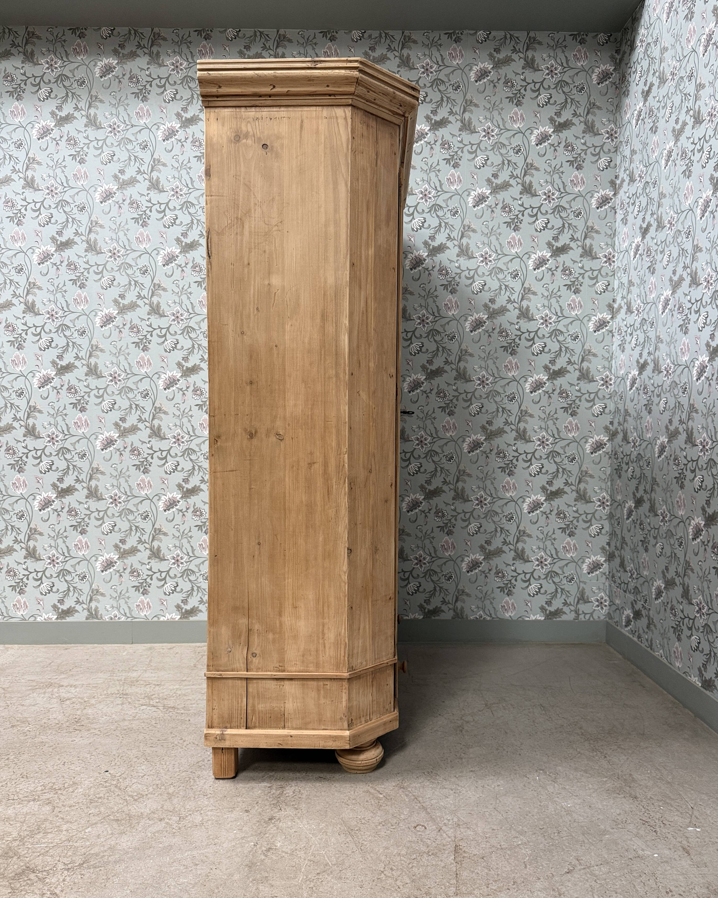 Antique pine bonnetière (renovated)