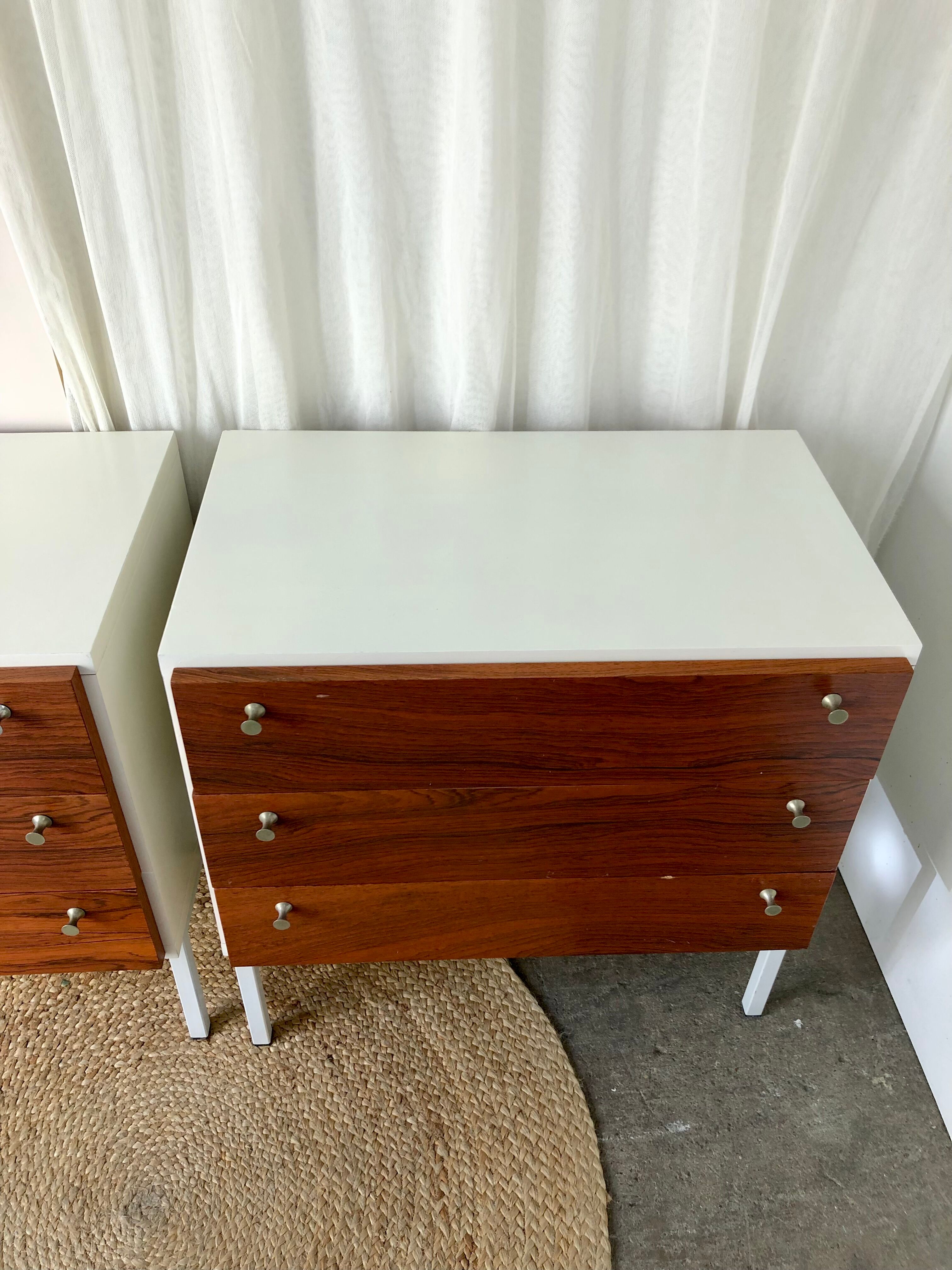 Paire de commodes vintage