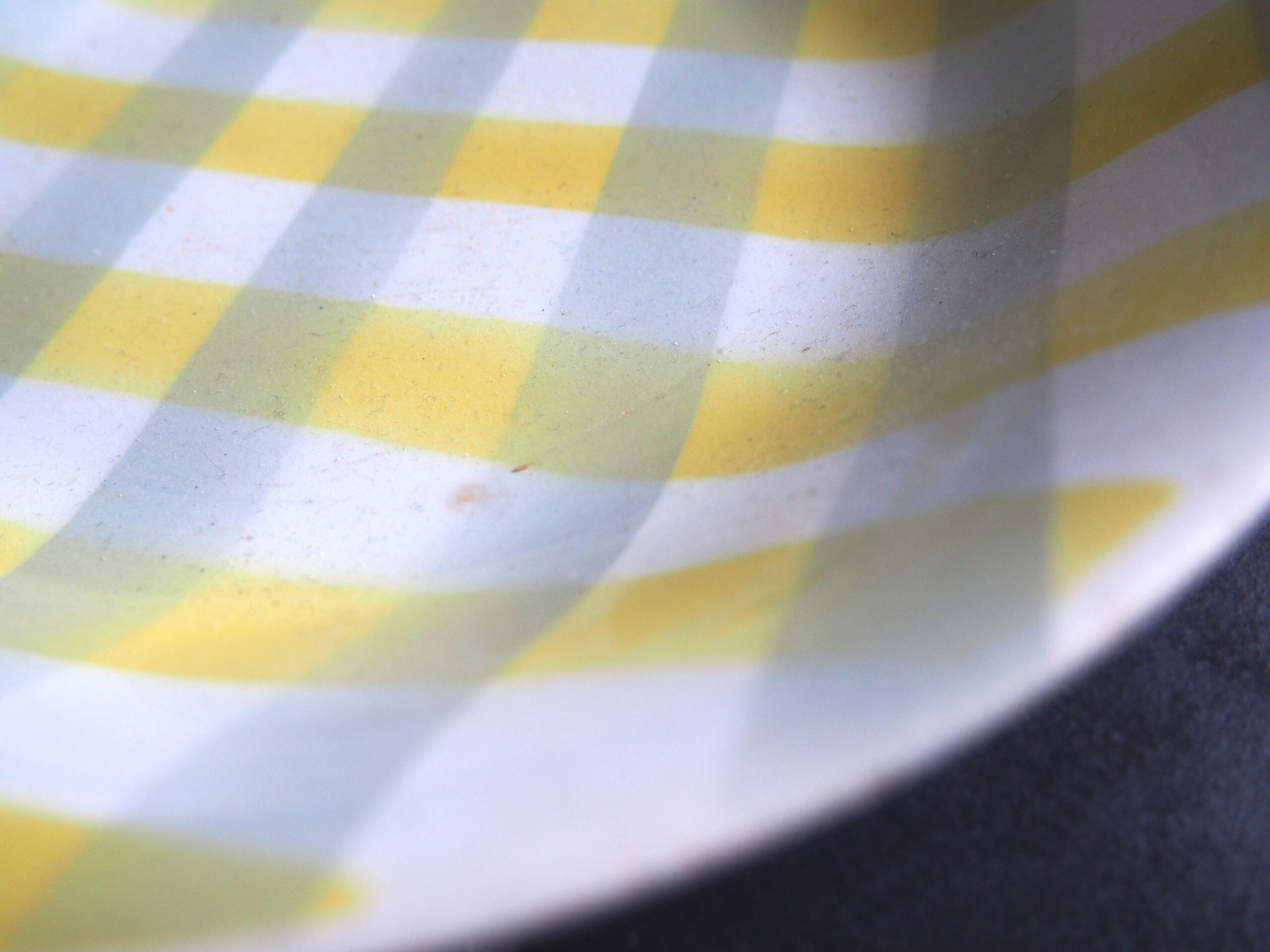 4 Hollow yellow checkered plates