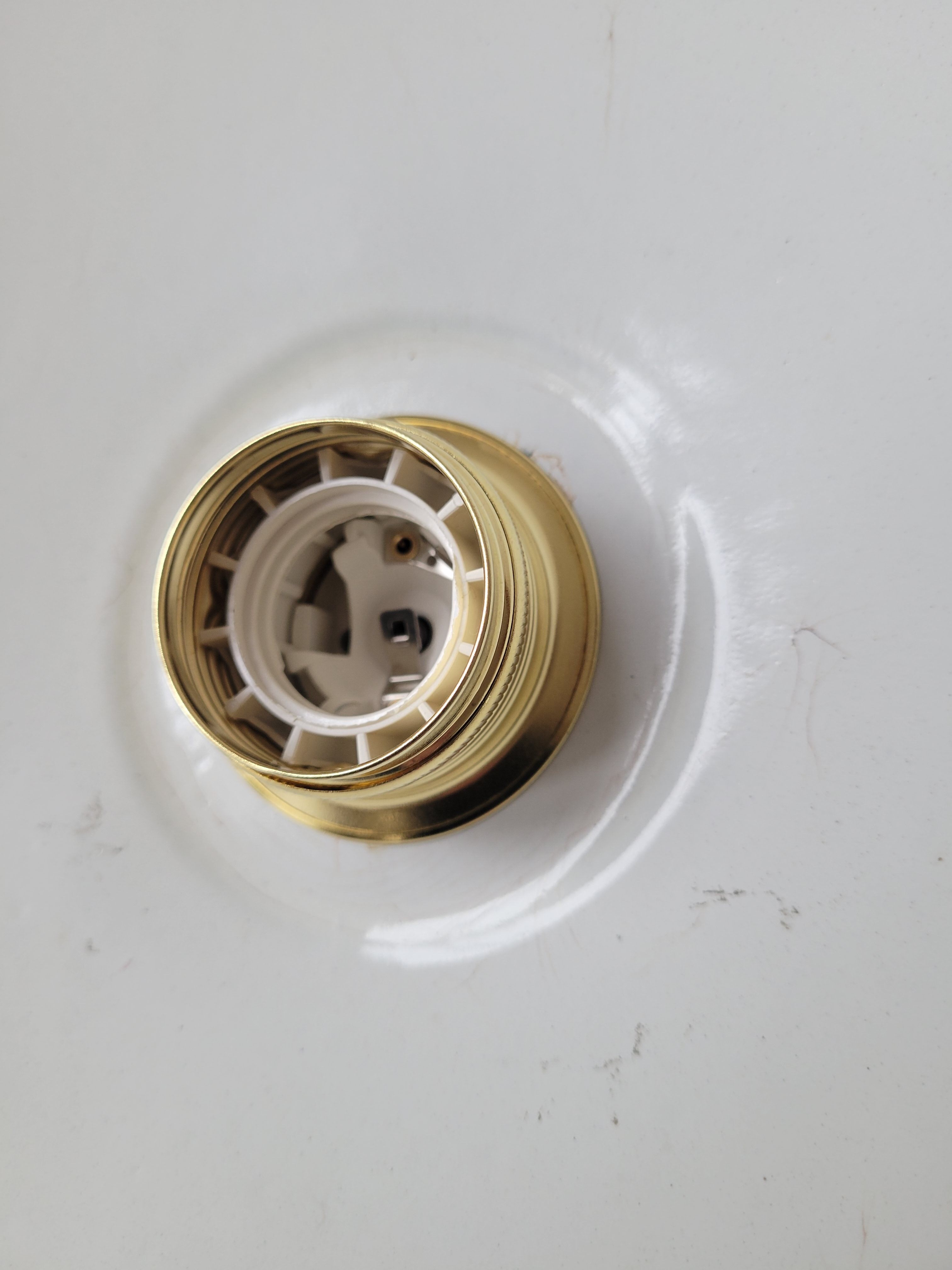 Enamelled sheet metal suspension