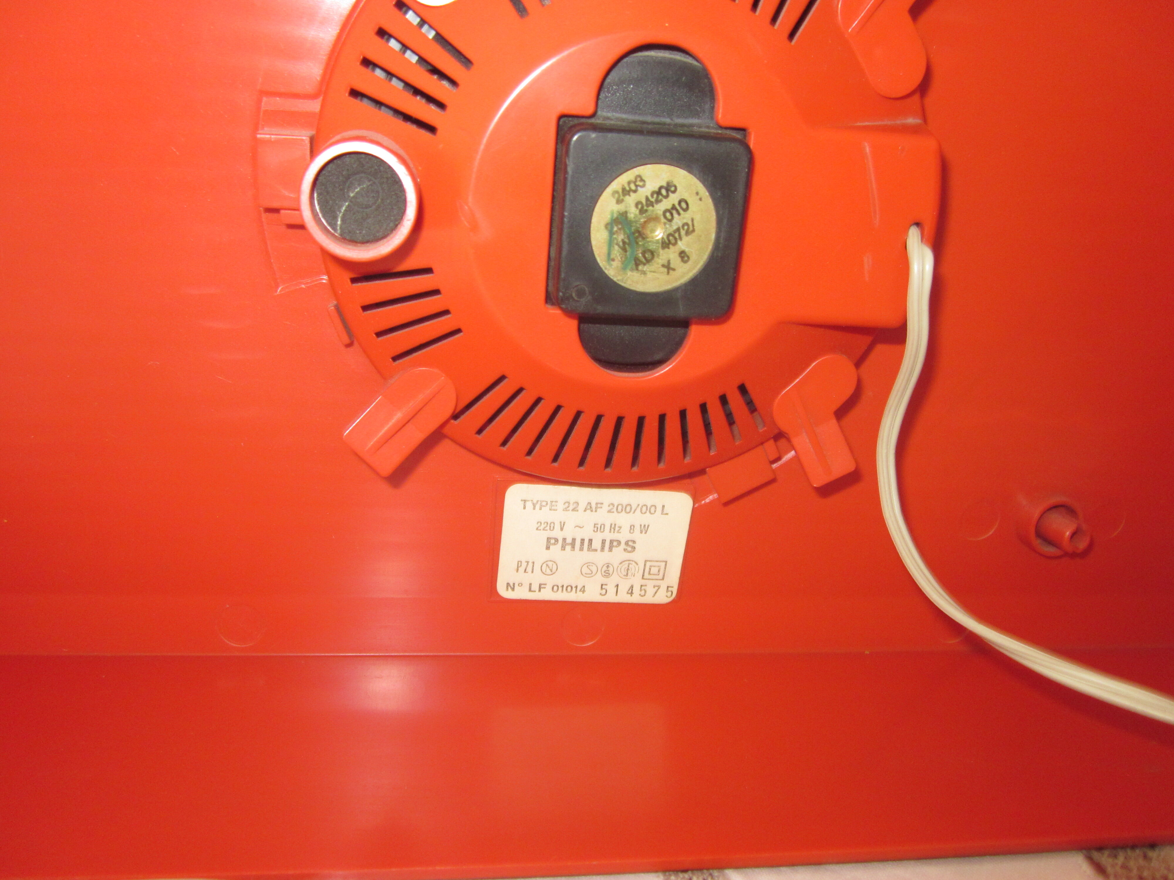 Turns vinyl philips 33 and 45 rpm record