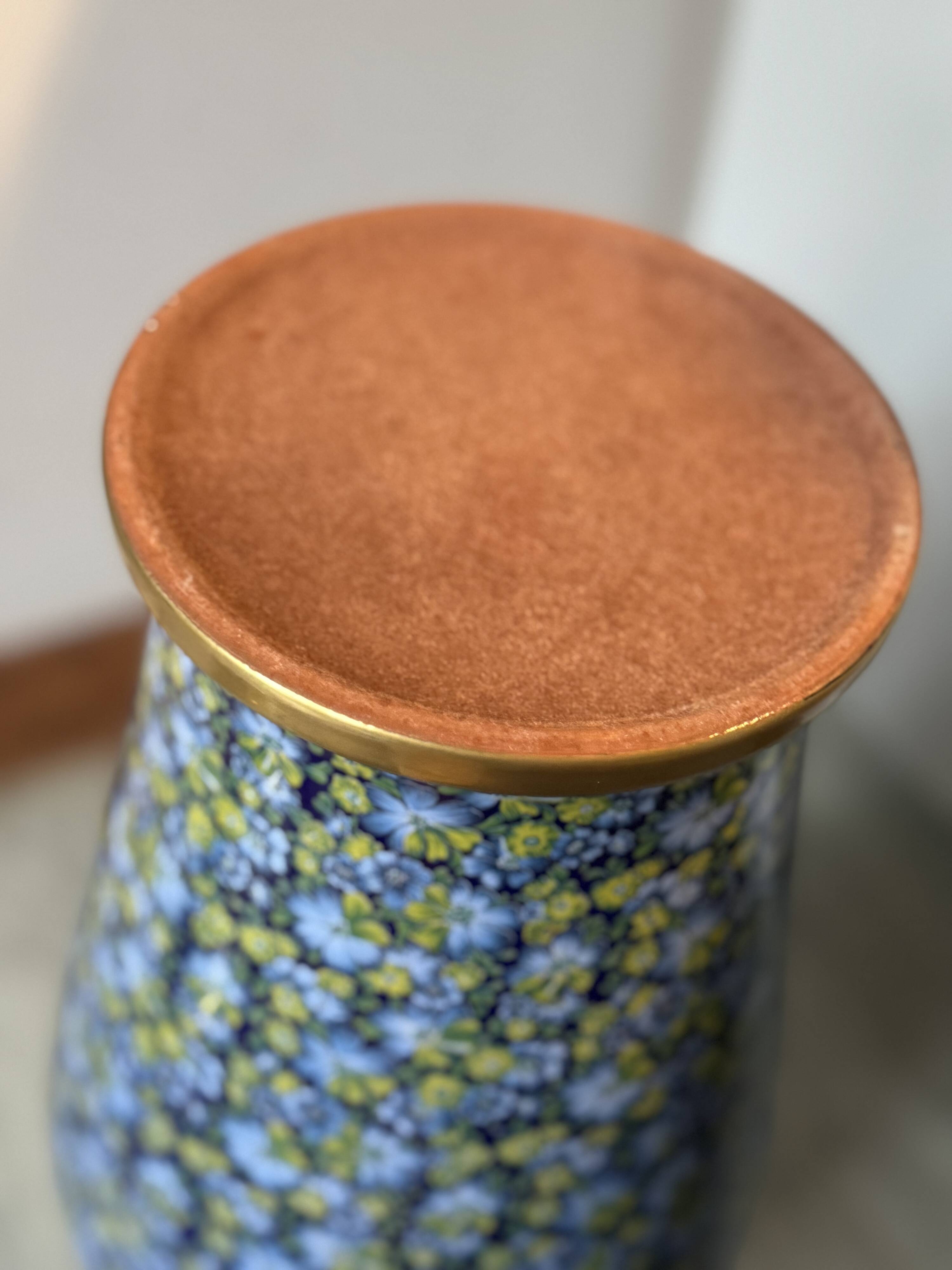 Decorative porcelain vase