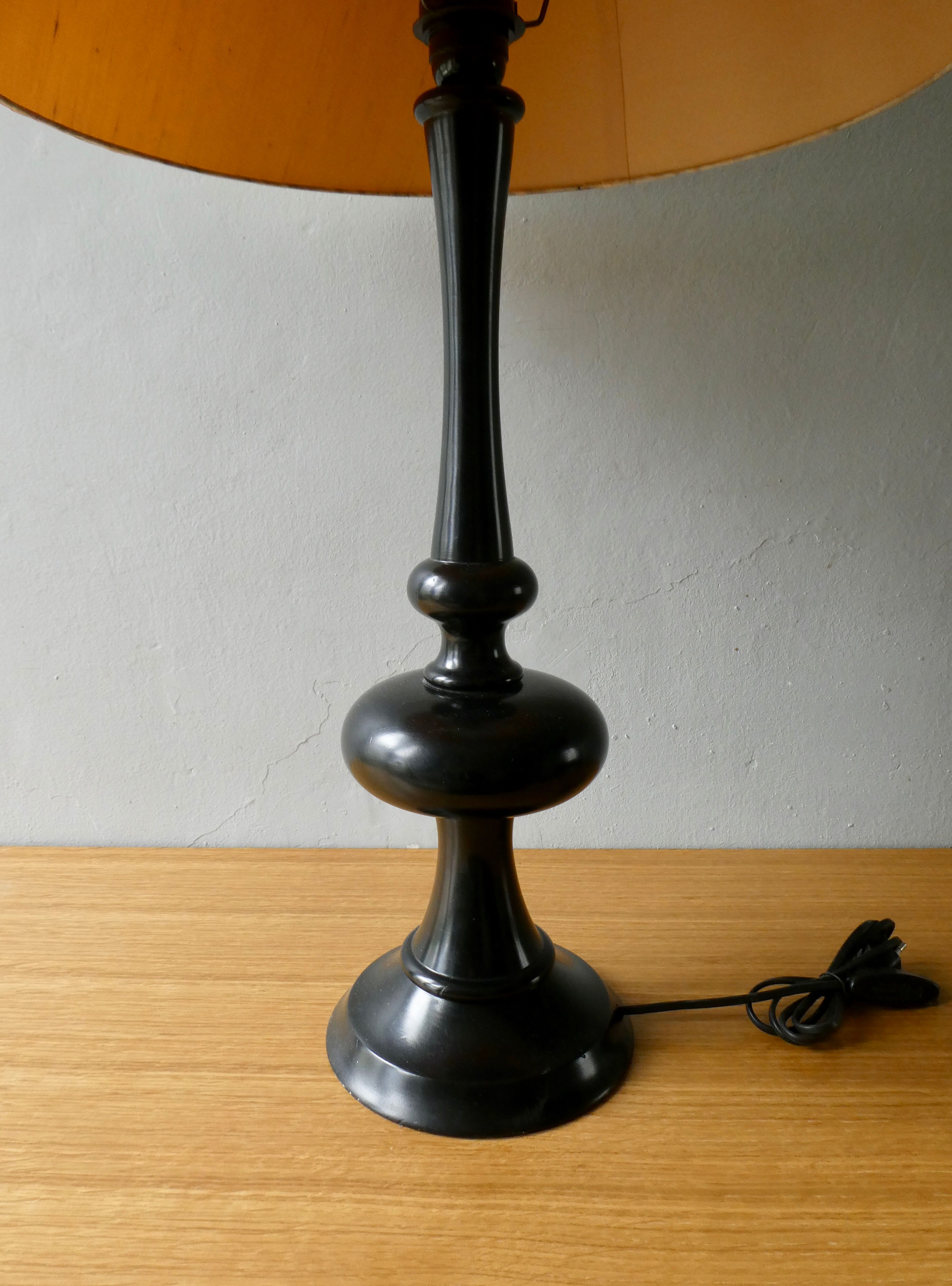 Turned wooden lamp, black laqué, 85 cm