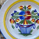 Assiettes anciennes en faïence bouquets de fleurs