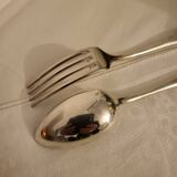 12 couverts de table en métal argenté modèle Baguette