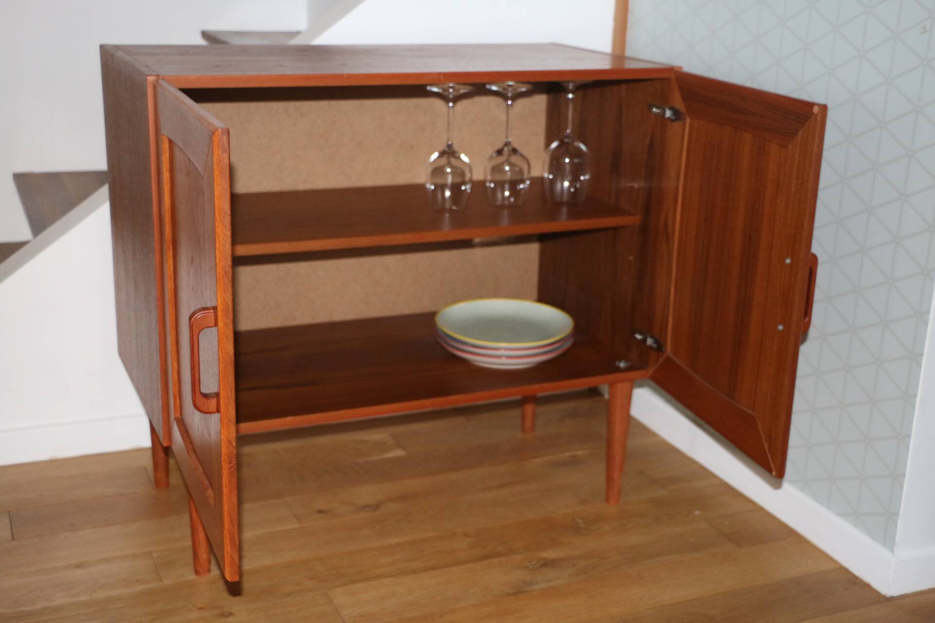 Teak sideboard with 2 doors