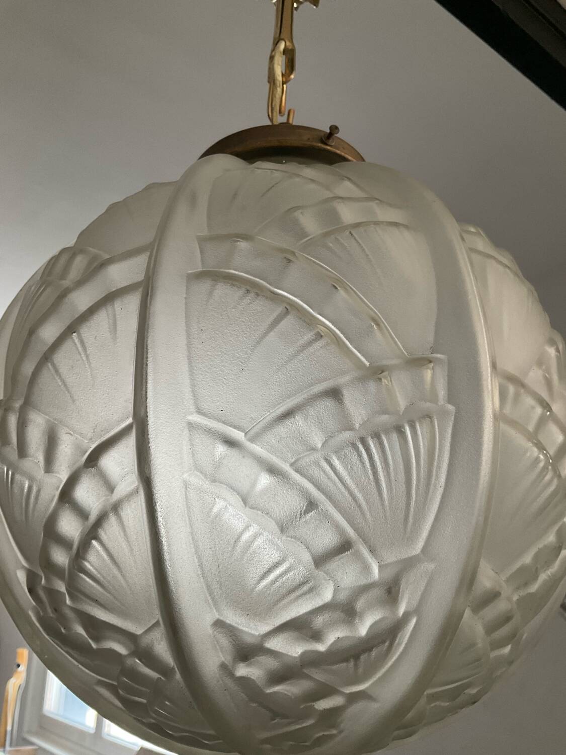 Grande suspension Art Déco en verre dépoli