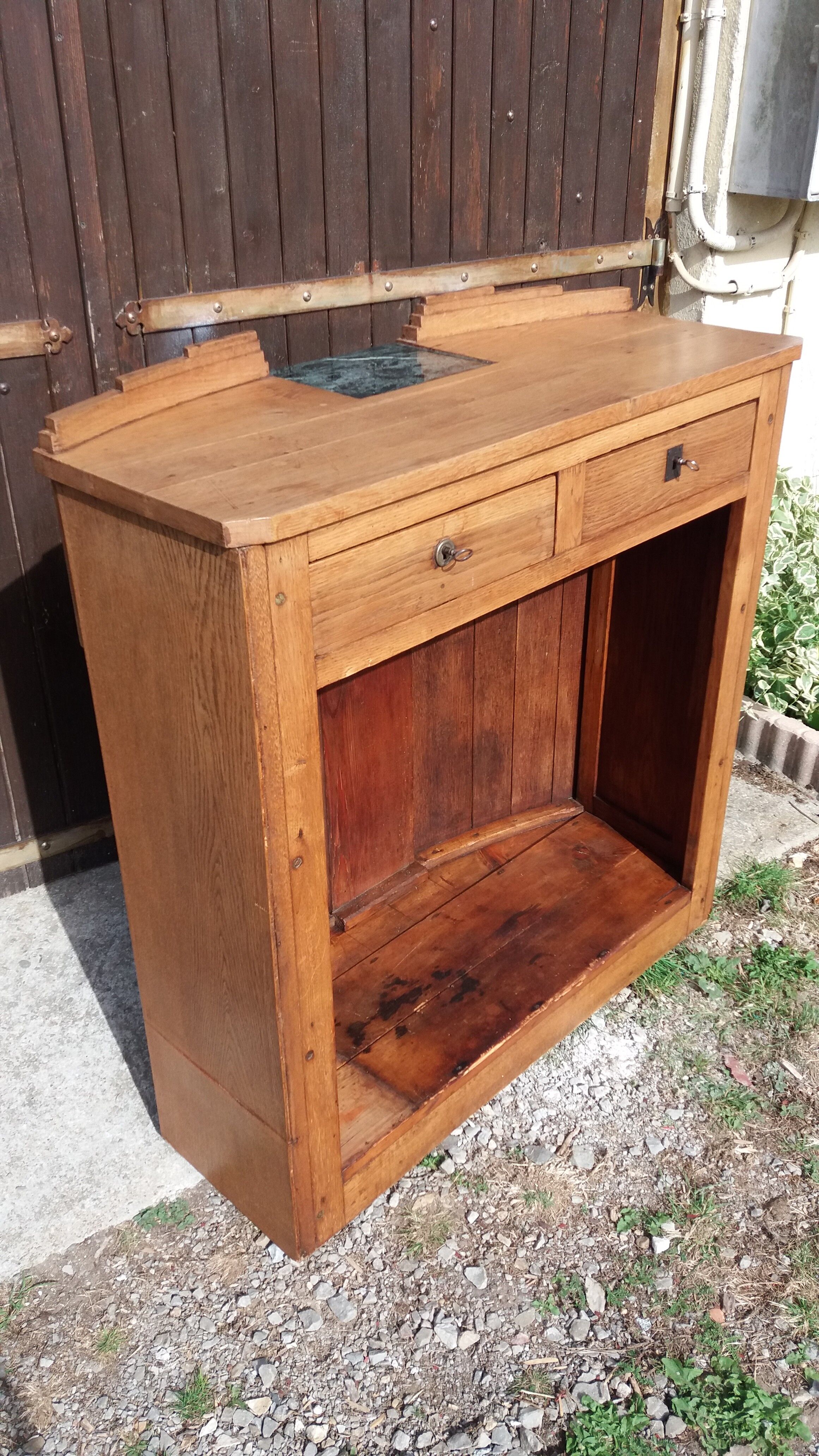 Art deco counter/cash register