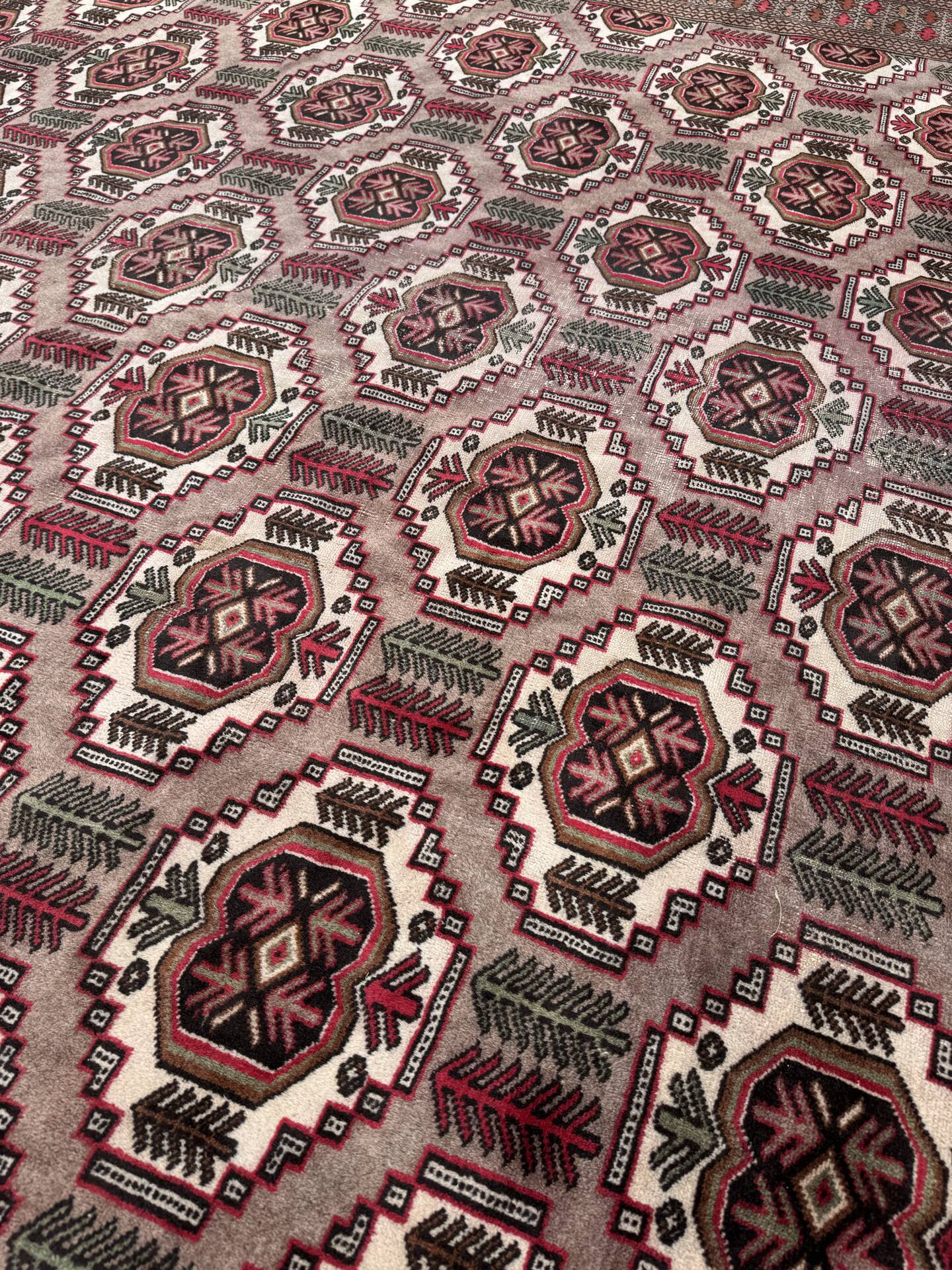 Large antique Bukhara carpet (300X375cm)