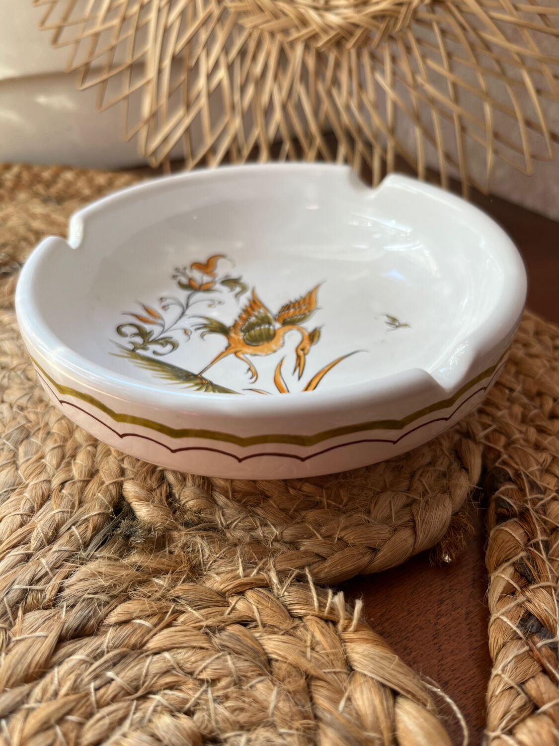 Porcelain ashtray with Vieux Moustier decorations