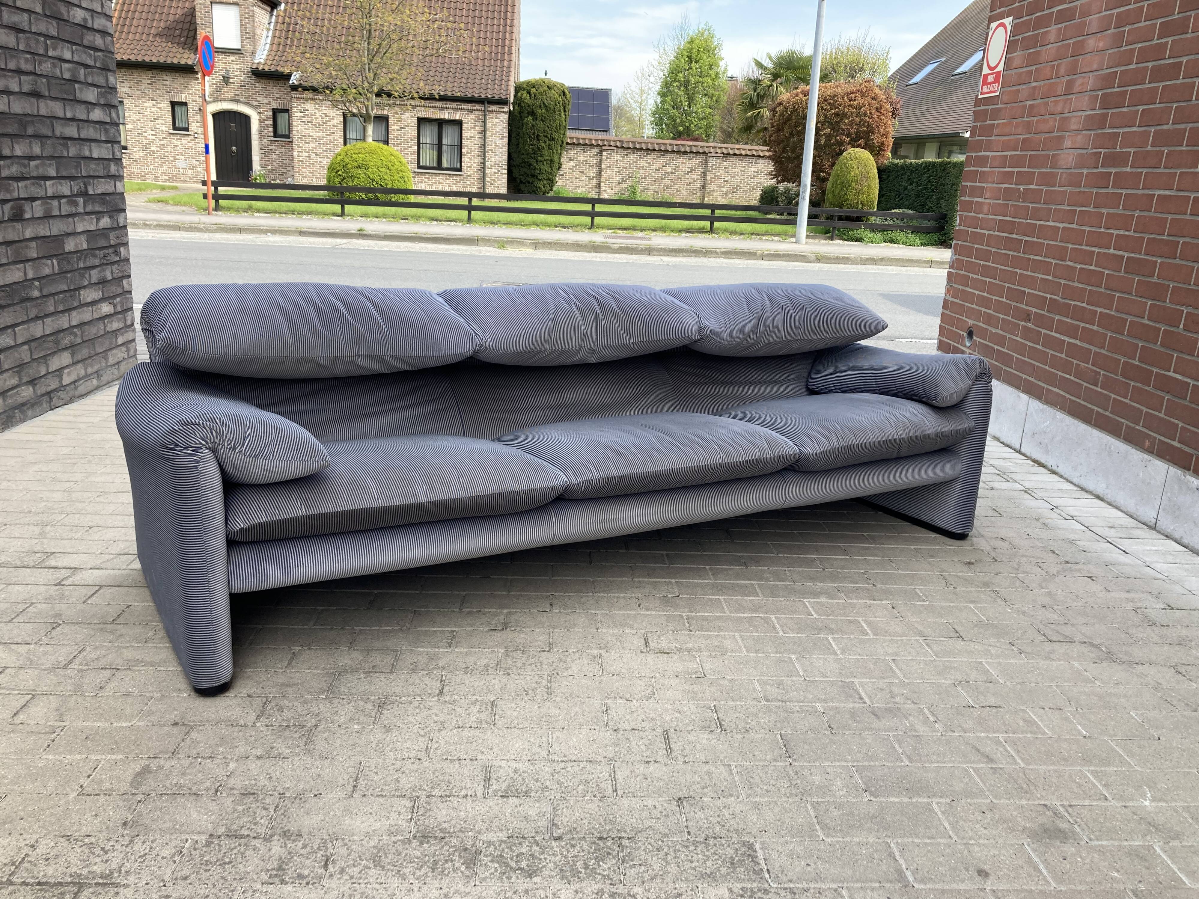 Set of 2 Maralunga sofas by Vico Magistretti for Cassina