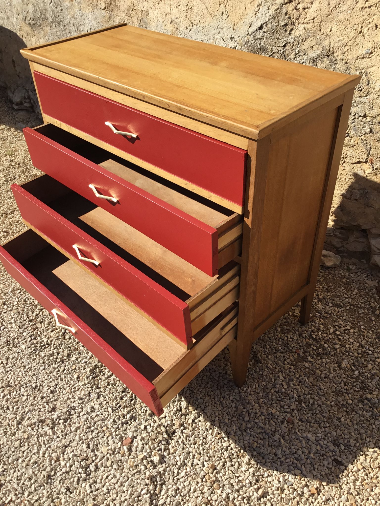 Vintage chest of drawers 1950s/60s in oak drawers patinated red