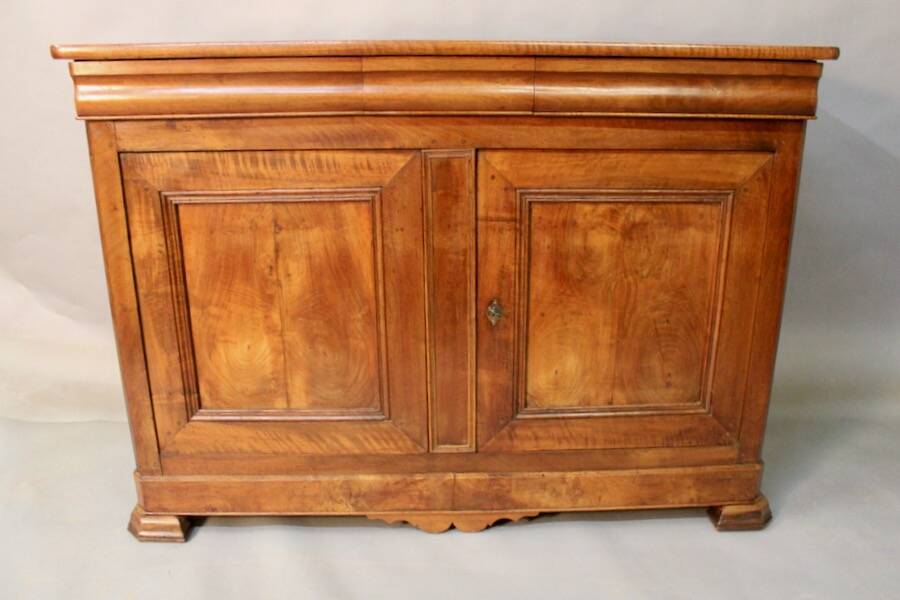 Nineteenth-century Louis Philippe walnut buffet