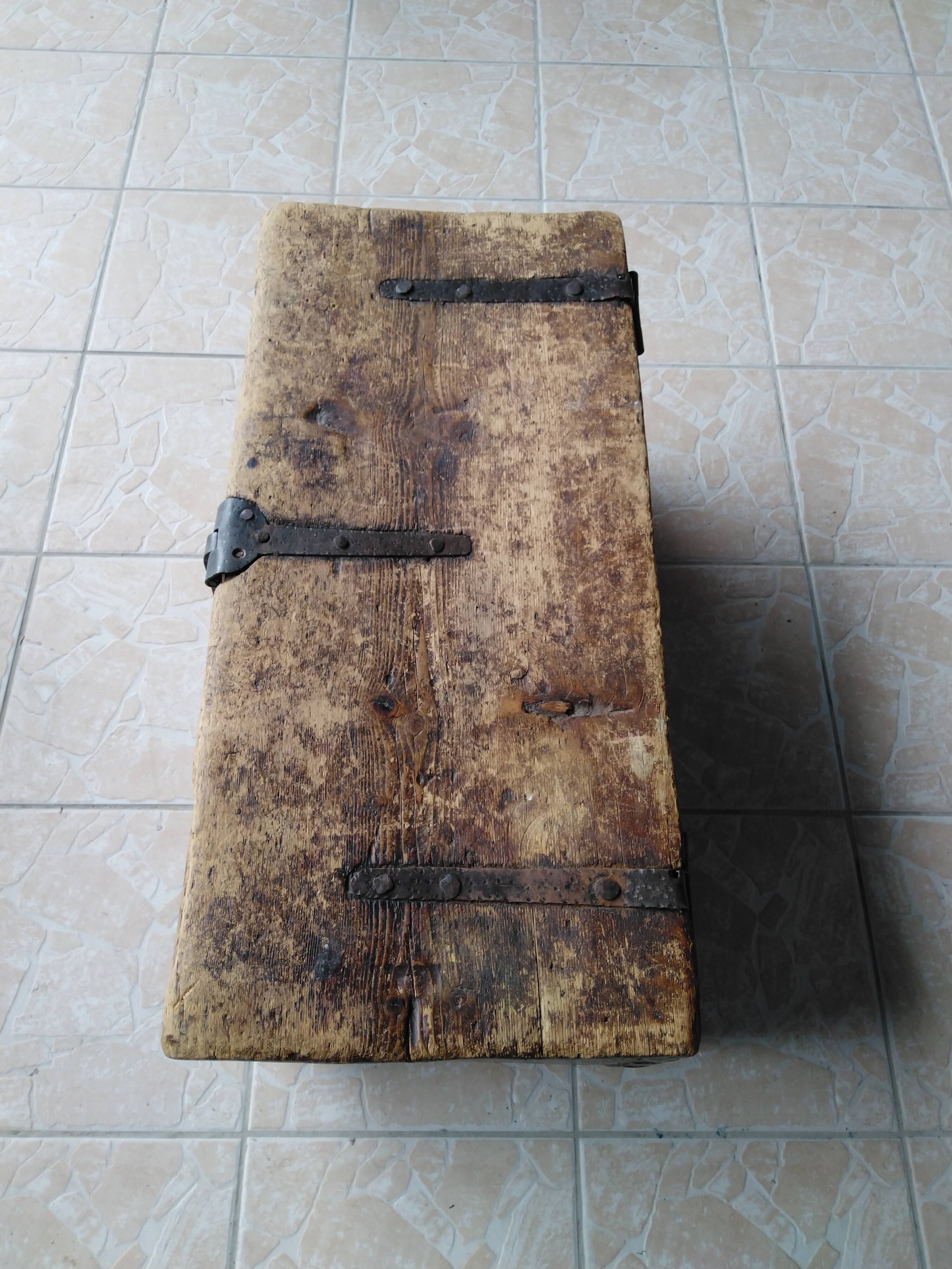 Queyras box in larch EIGHTEENTH