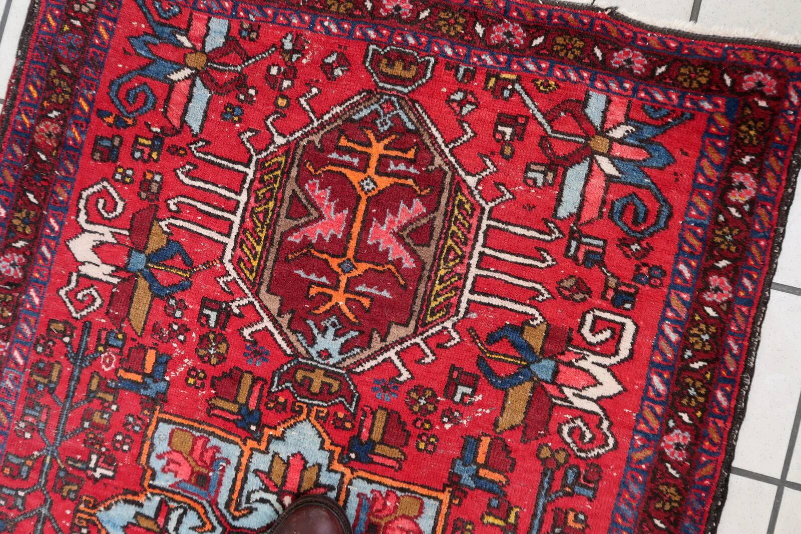 Handmade antique Persian Karajeh rug 90cm x 143cm, 1920s