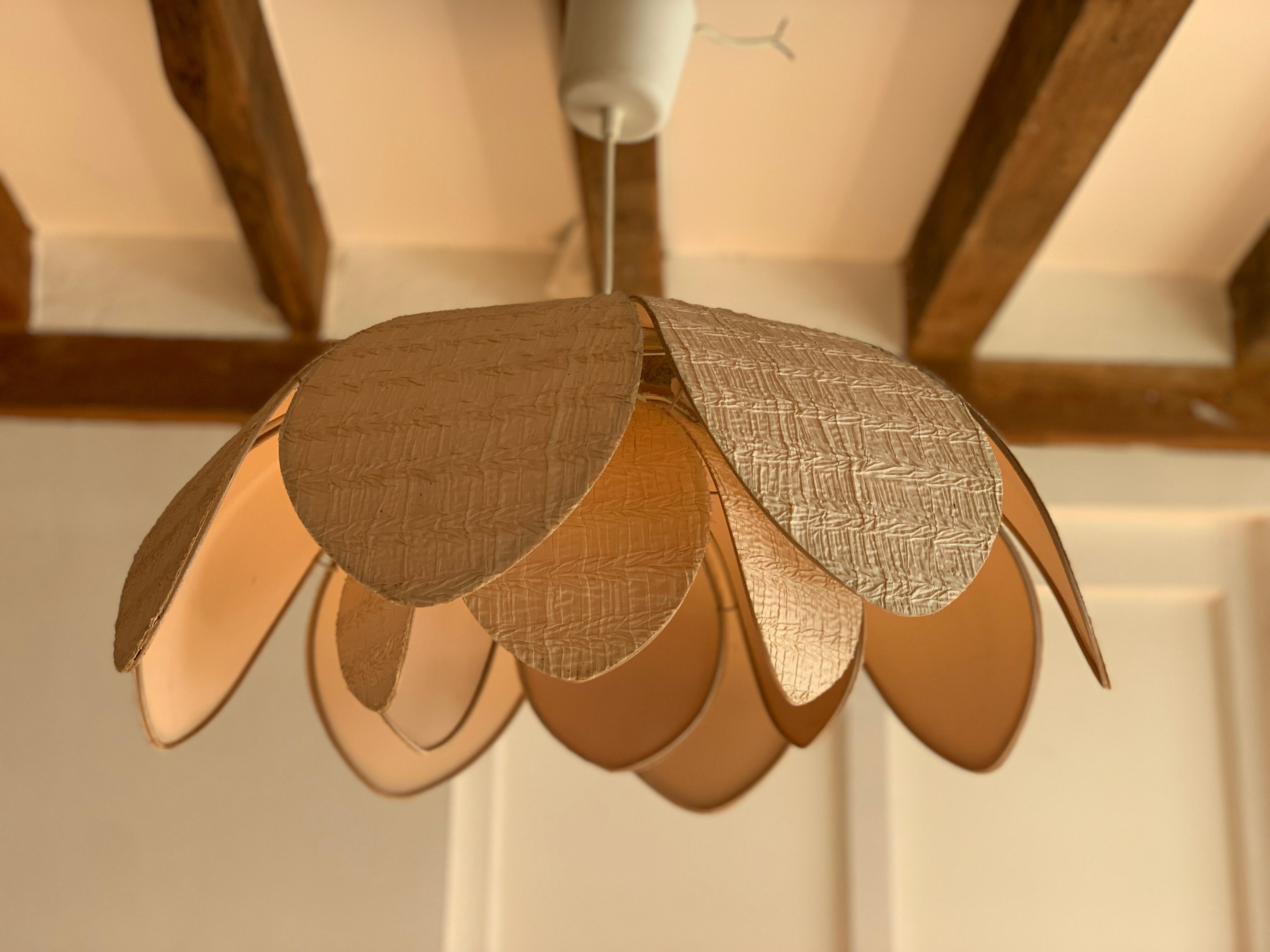 Flower suspension