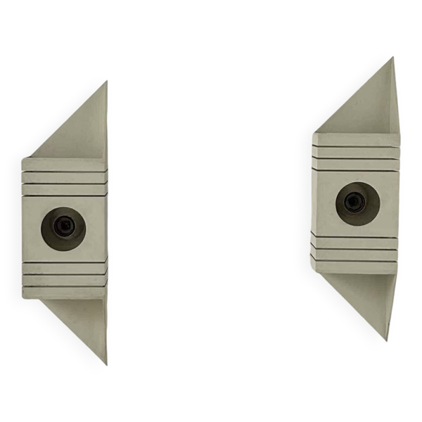 Paire d'appliques en métal laqué blanc, France 1970 — Beyit