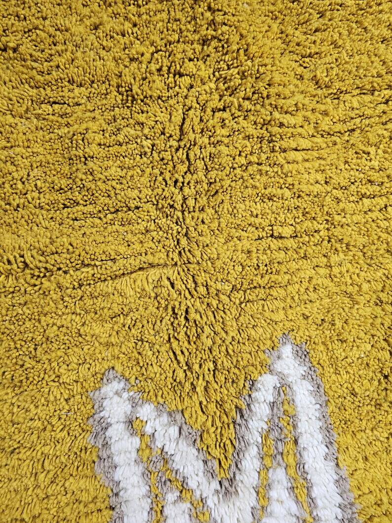 Magnificent handcrafted rug 200cm x 300cm