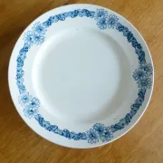 Assiette plate, Longchamp en terre de fer, modèle Denise 221253