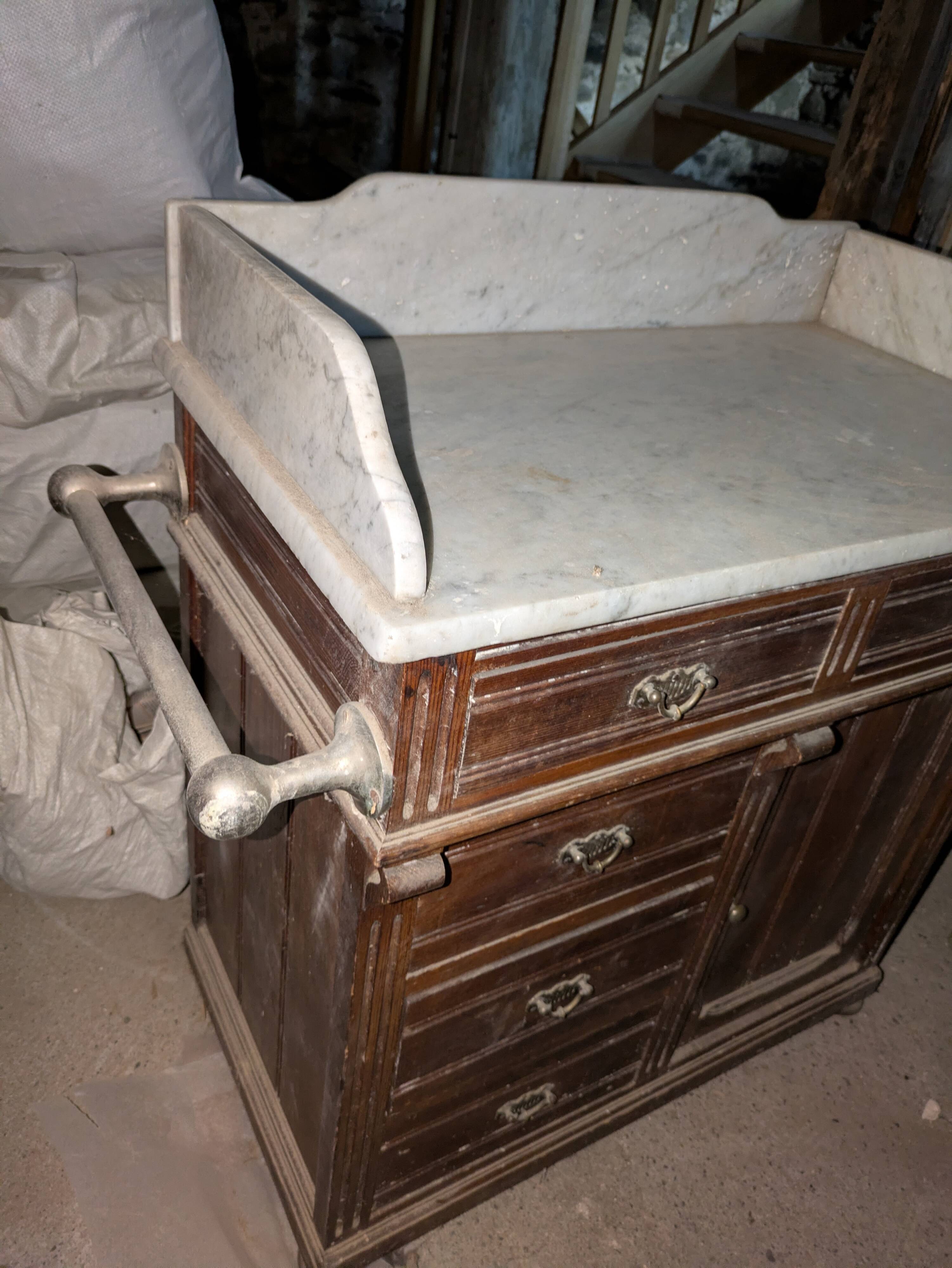 Antique toilet commode in walnut and white marble – 19th century style