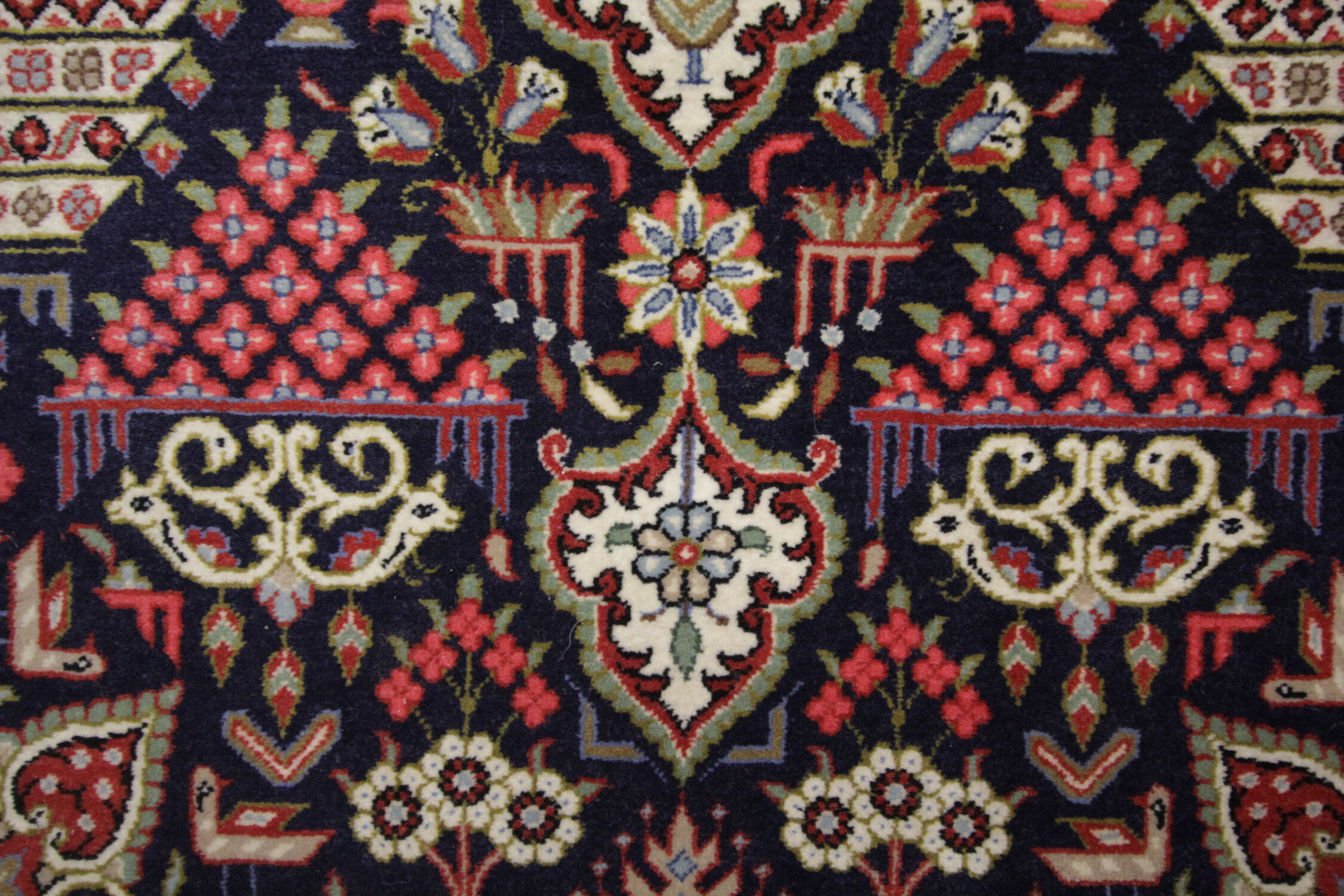 Traditional Persian Kashan Area Rug, Handwoven Oriental Carpet- 106x163cm