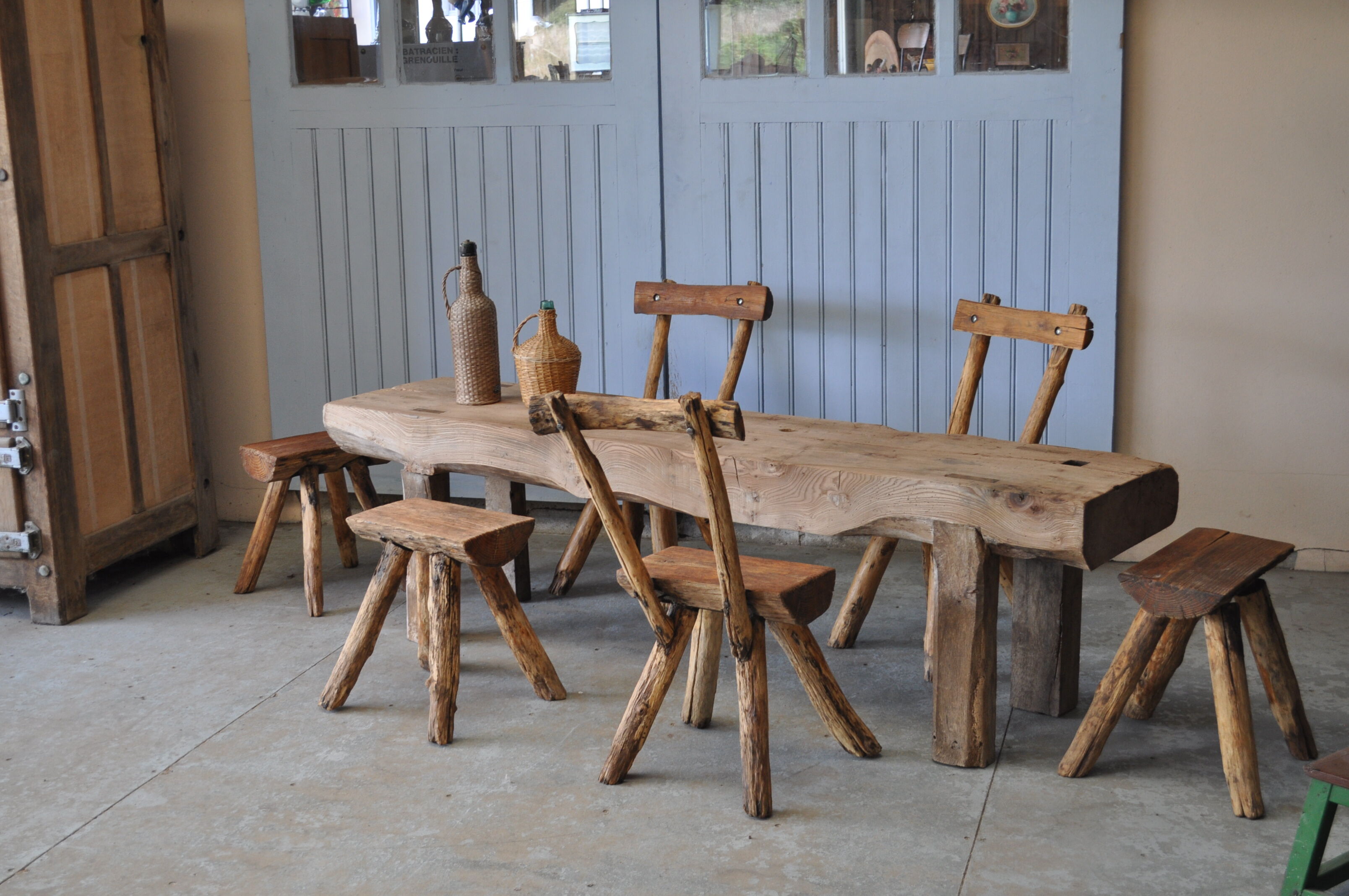 Low carpenter workbench