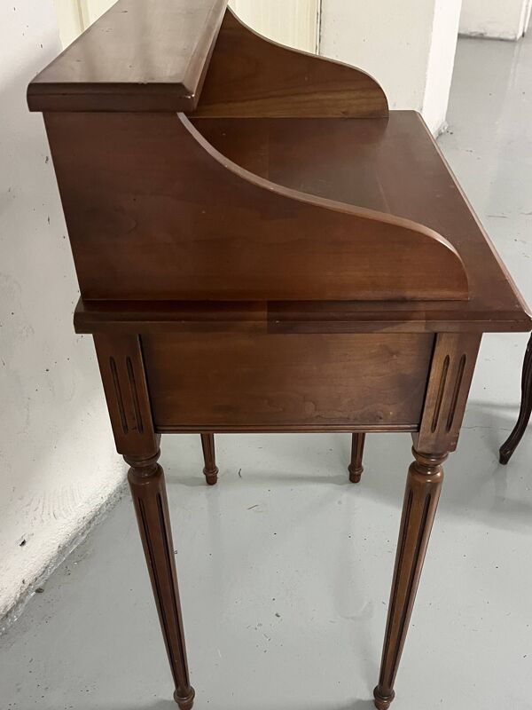 Ensemble bureau secrétaire et chaise à l’ancienne.