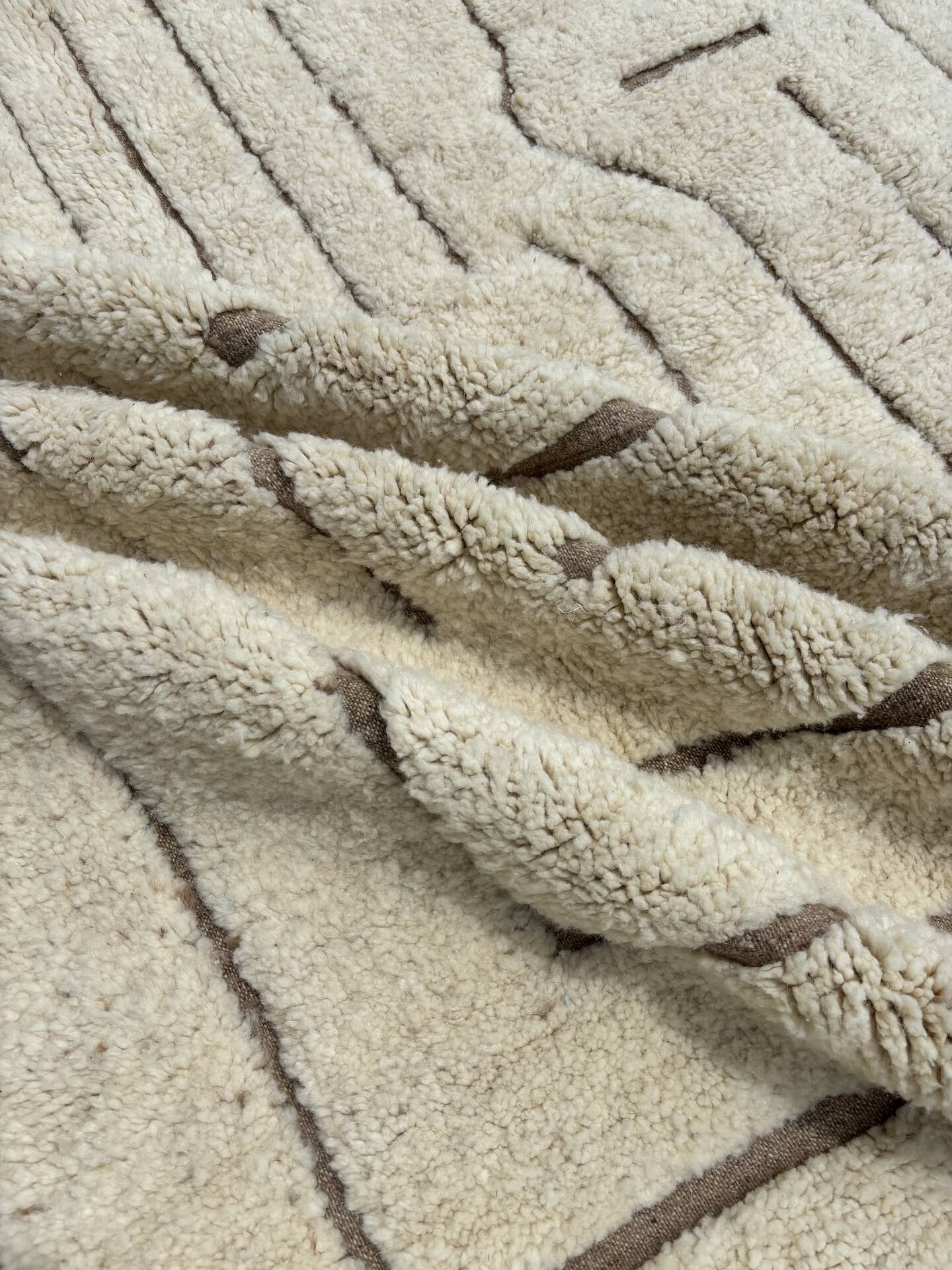 large modern Moroccan Berber rug Benin Ouarain