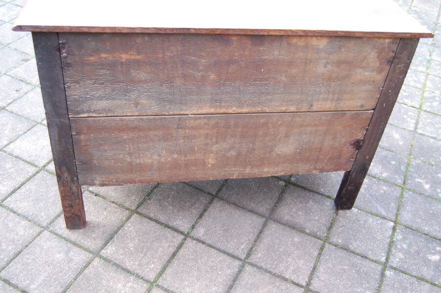 commode arbaléte d époque louis XV en noyer du 18e siécle