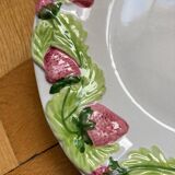 Plate barbotine strawberries