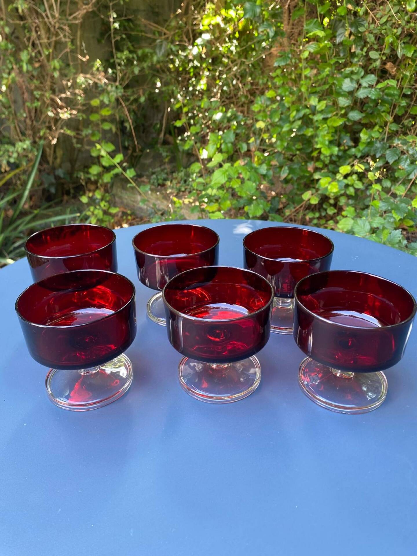Set of 6 ruby red glass dessert bowls on a pedestal – France – Wine