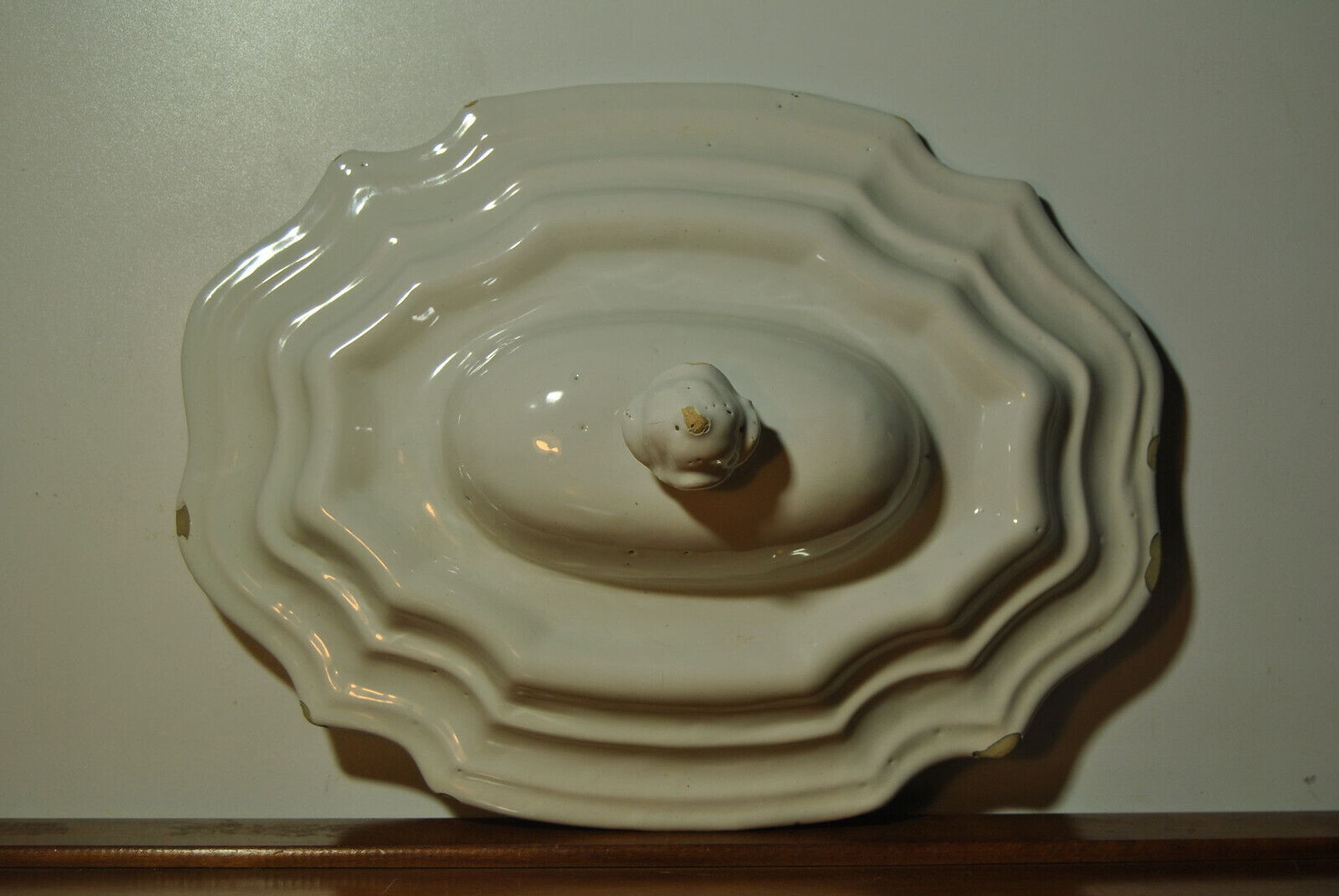 Vegetable soup tureen lid Moustiers 18th century South France