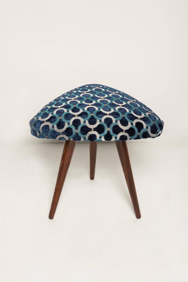 Tabouret triangulaire Dedar en velours bleu Scarabeo Mid Century, Europe, 1960s