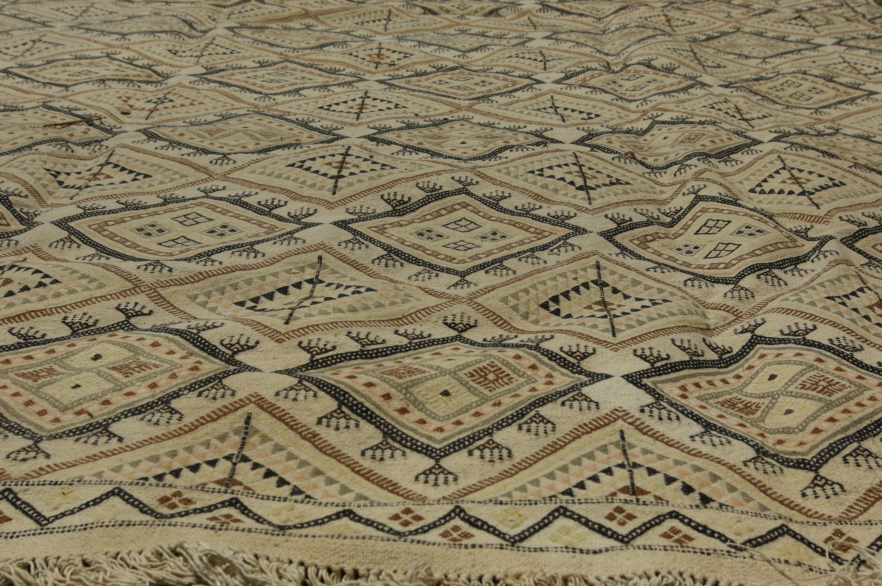 Tunisian carpet 335 cm x 225 cm