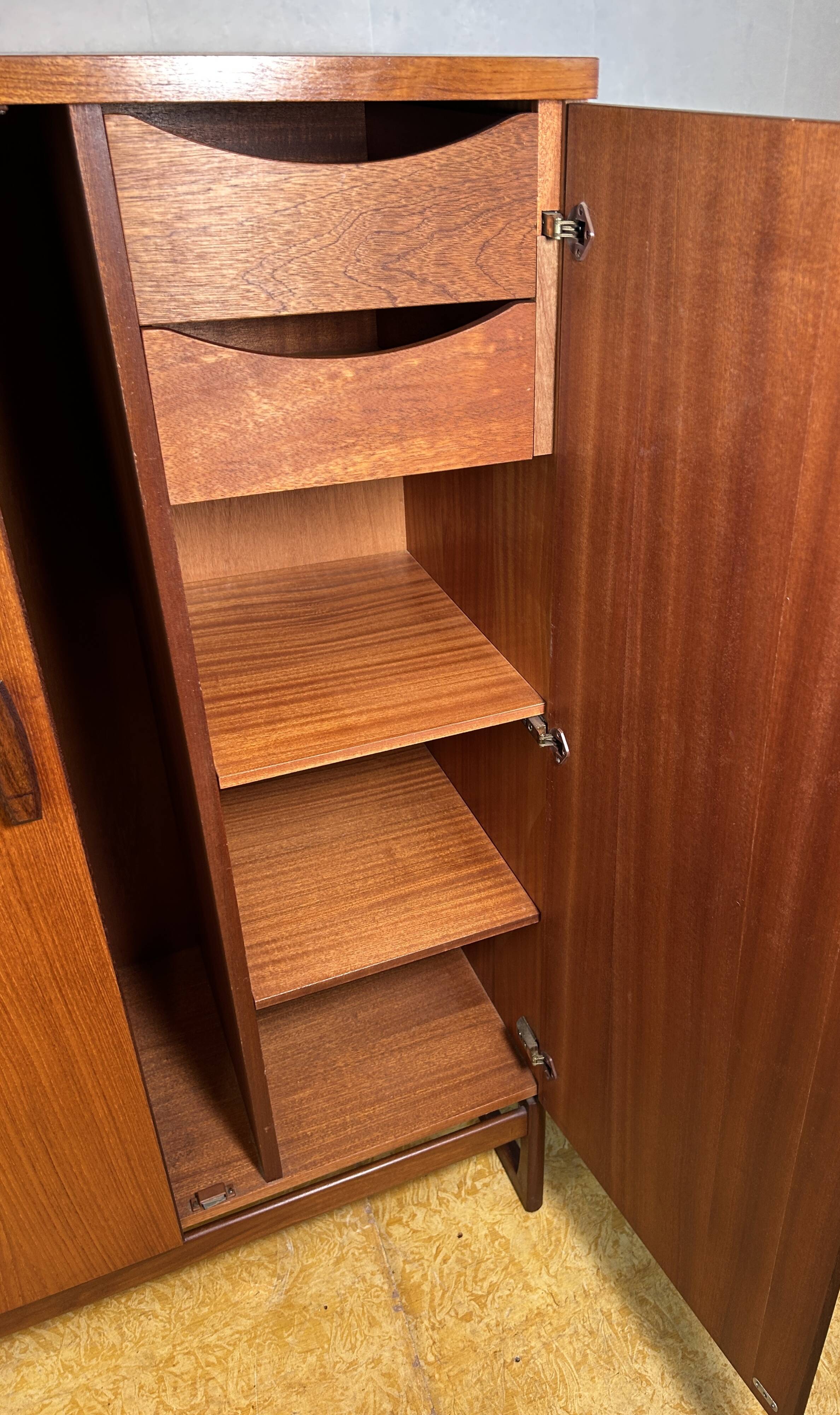 Mid-Century Retro Vintage Teak Batchelor Wardrobe G Plan – 1960 Quadrille