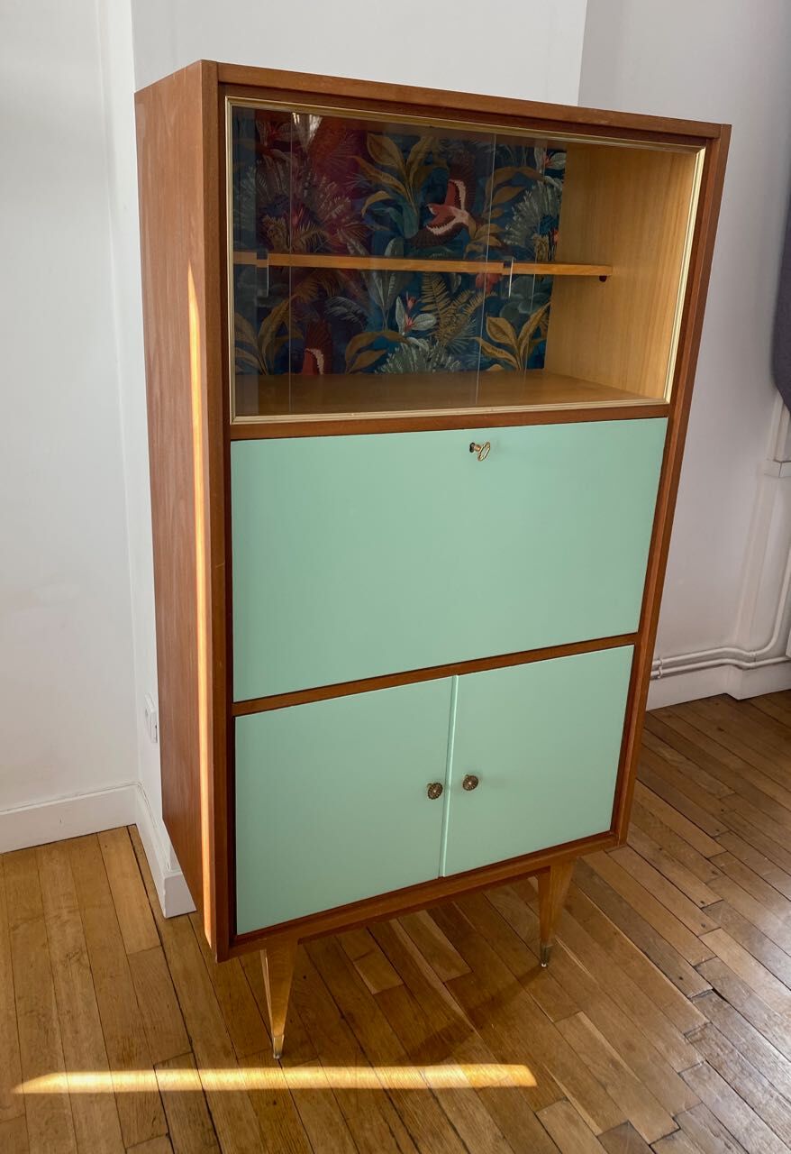 Green and wood secretary