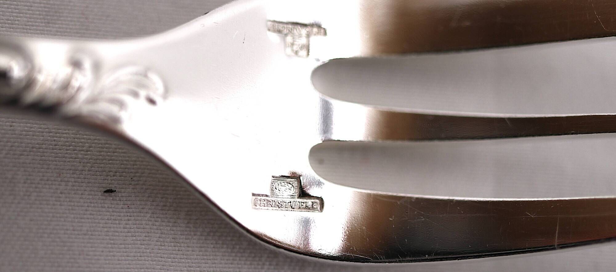 Christofle Marly, 12 silver-plated cake forks, 15.8 cm, excellent condition.