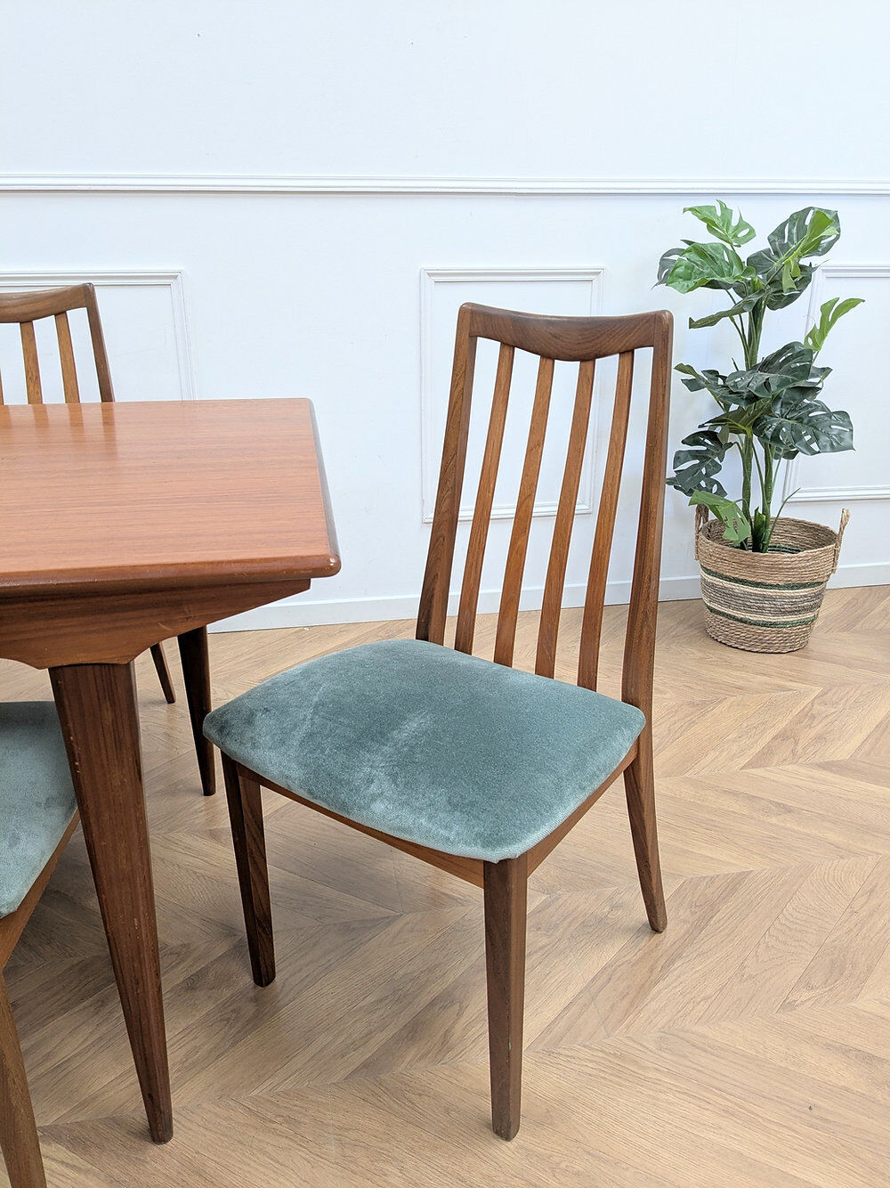 4 chaises et 2 fauteuils Gplan vintage en teck