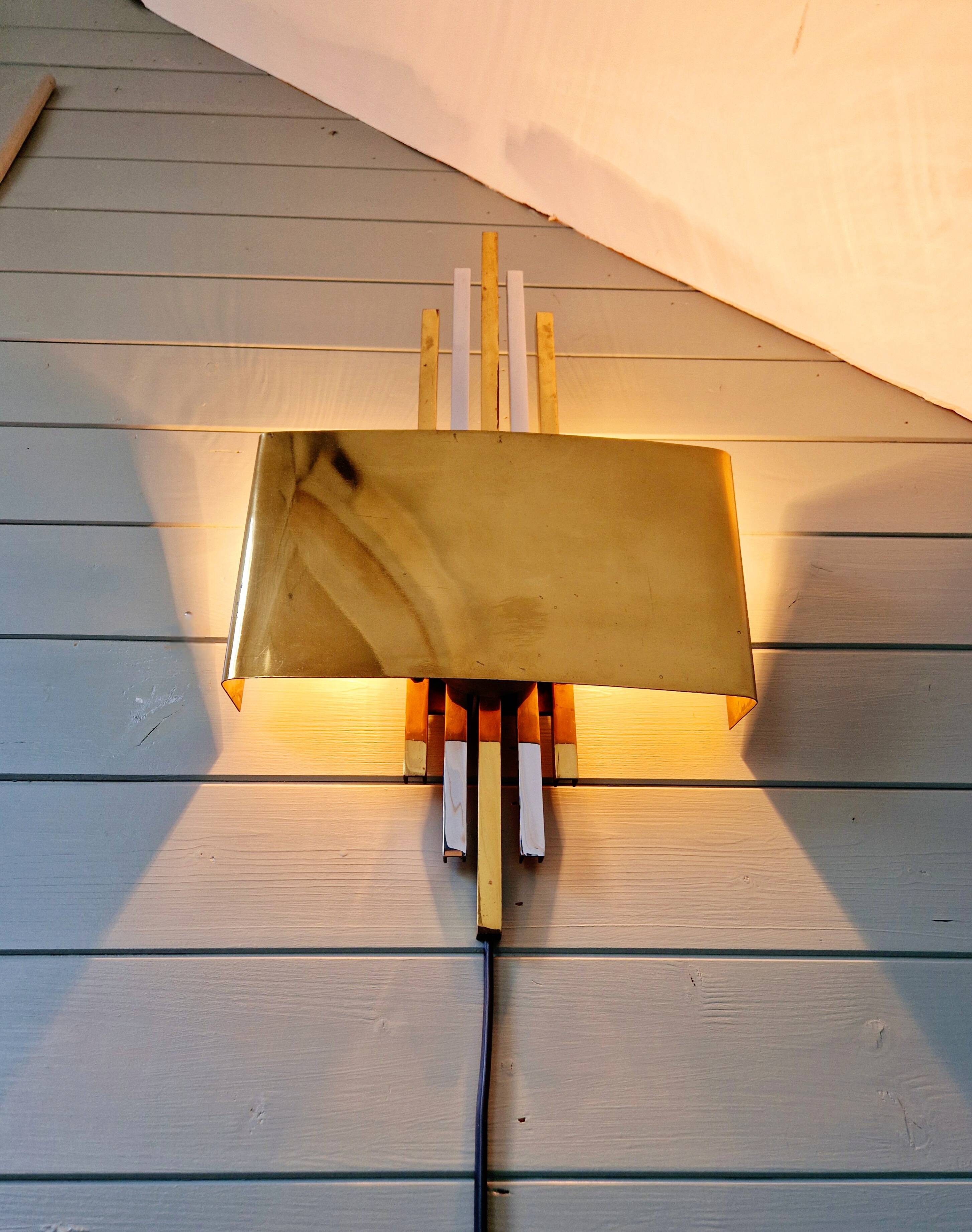 Large brass wall sconce, Hollywood Regency style, 1970s