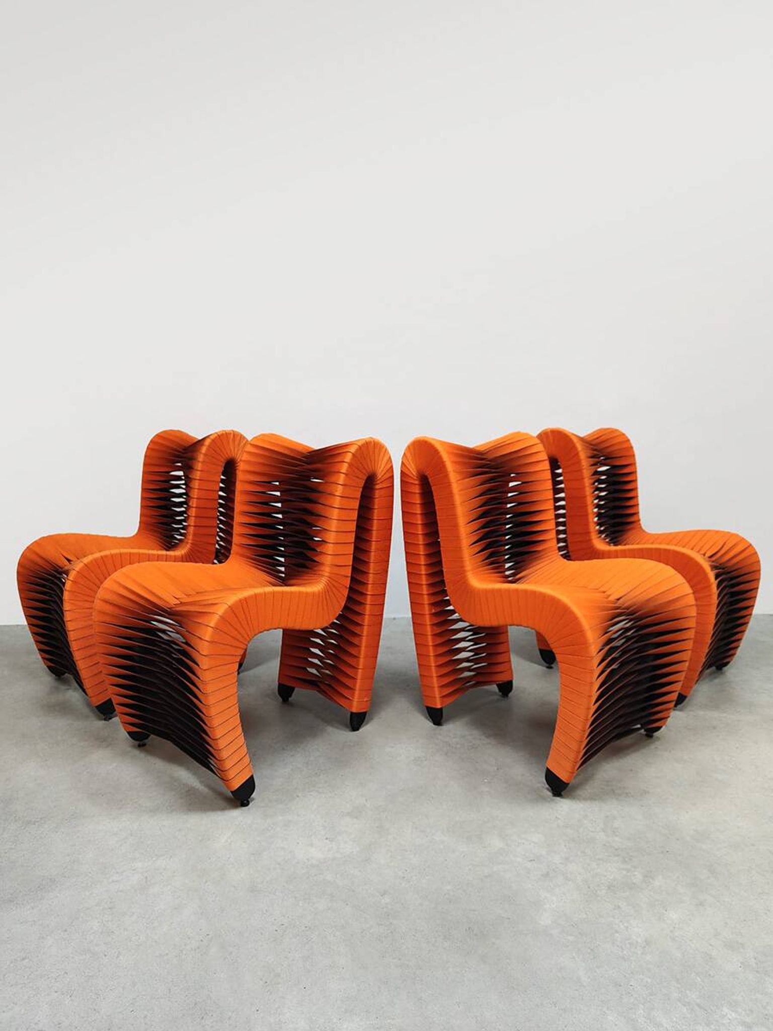 Chaises de salle à manger funky avec ceinture de sécurité, collection Phillips