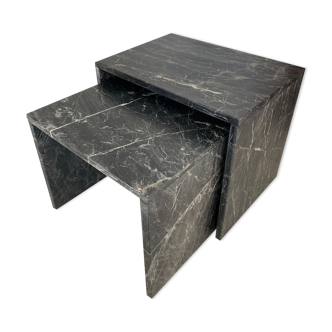 Set of 2 pull-out tables in black/grey marble