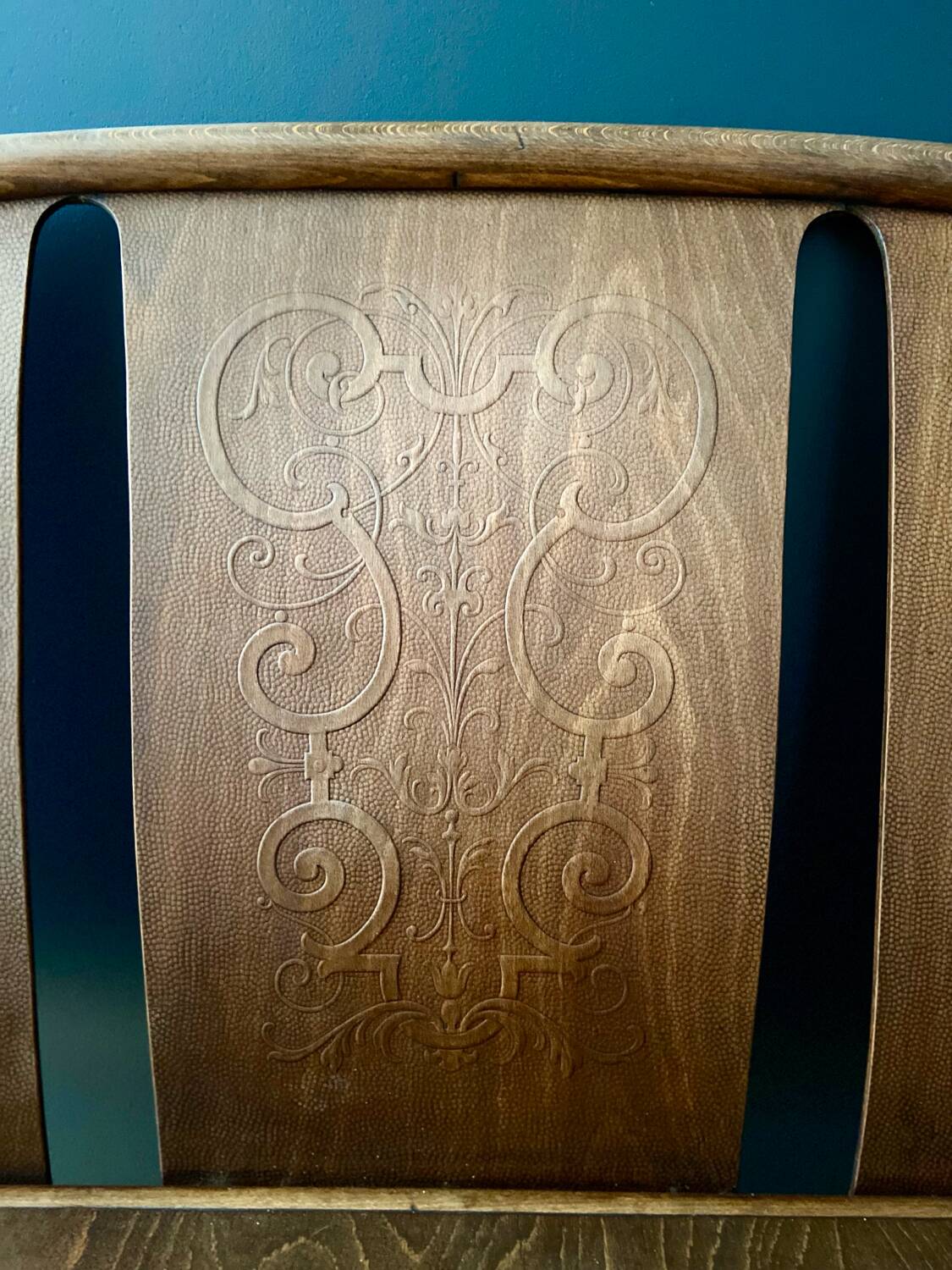 Bistro-style bench in embossed wood stamped Thonet - early 20th century