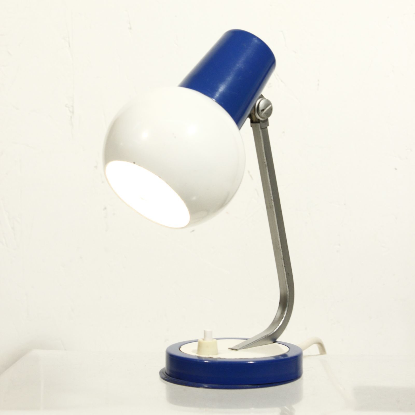 Lampe de bureau vintage métal peint blanc & bleu design Allemagne 1960s