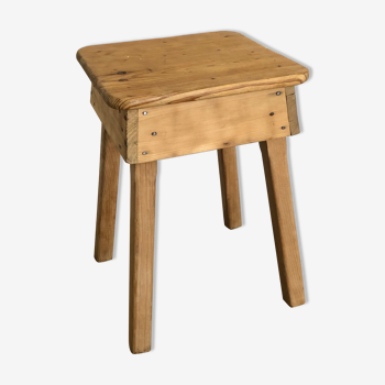 Ancien tabouret en bois