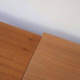 Scandinavian extendable table