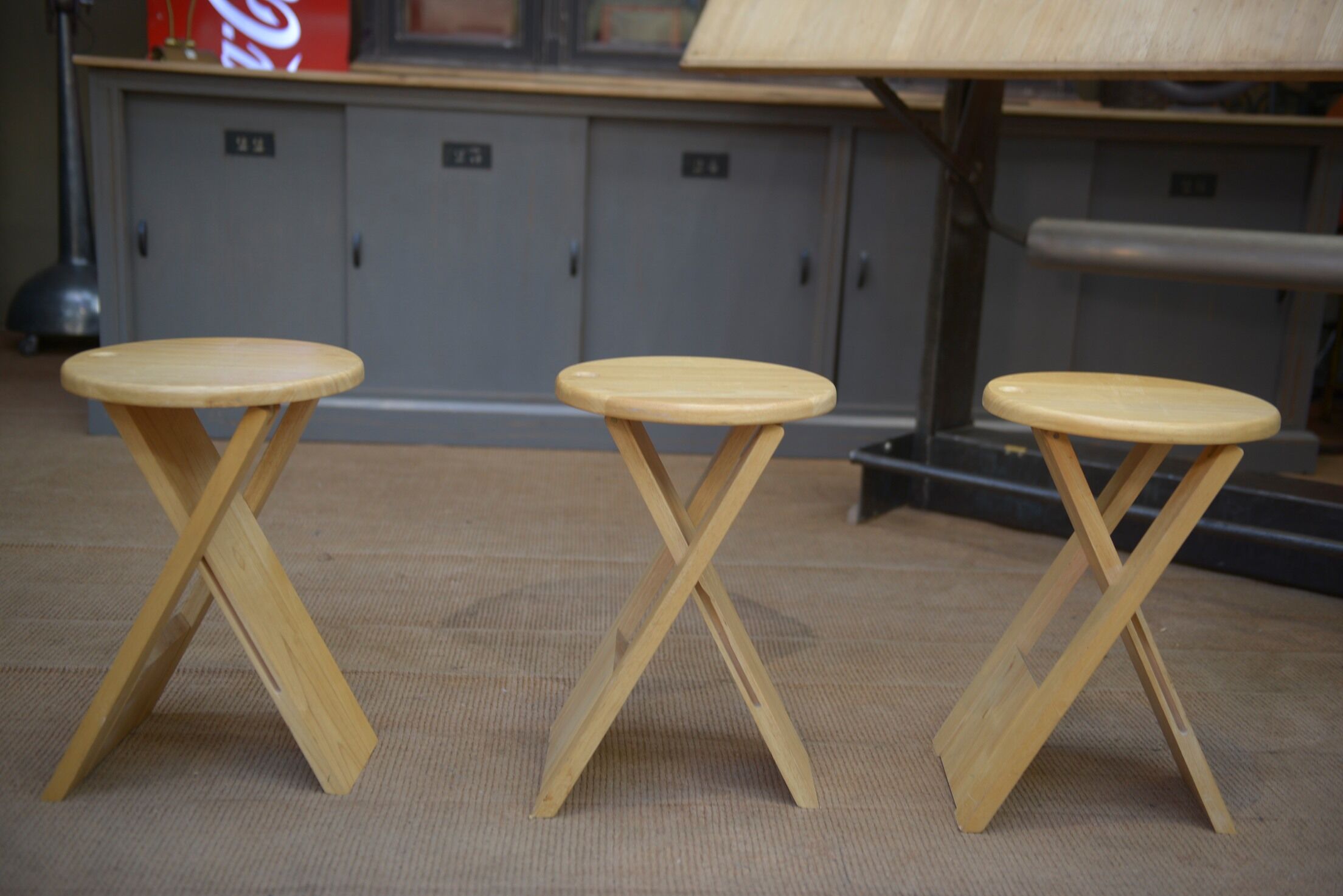 4 tabourets design pliants Adrian Reed, modèle Suzy