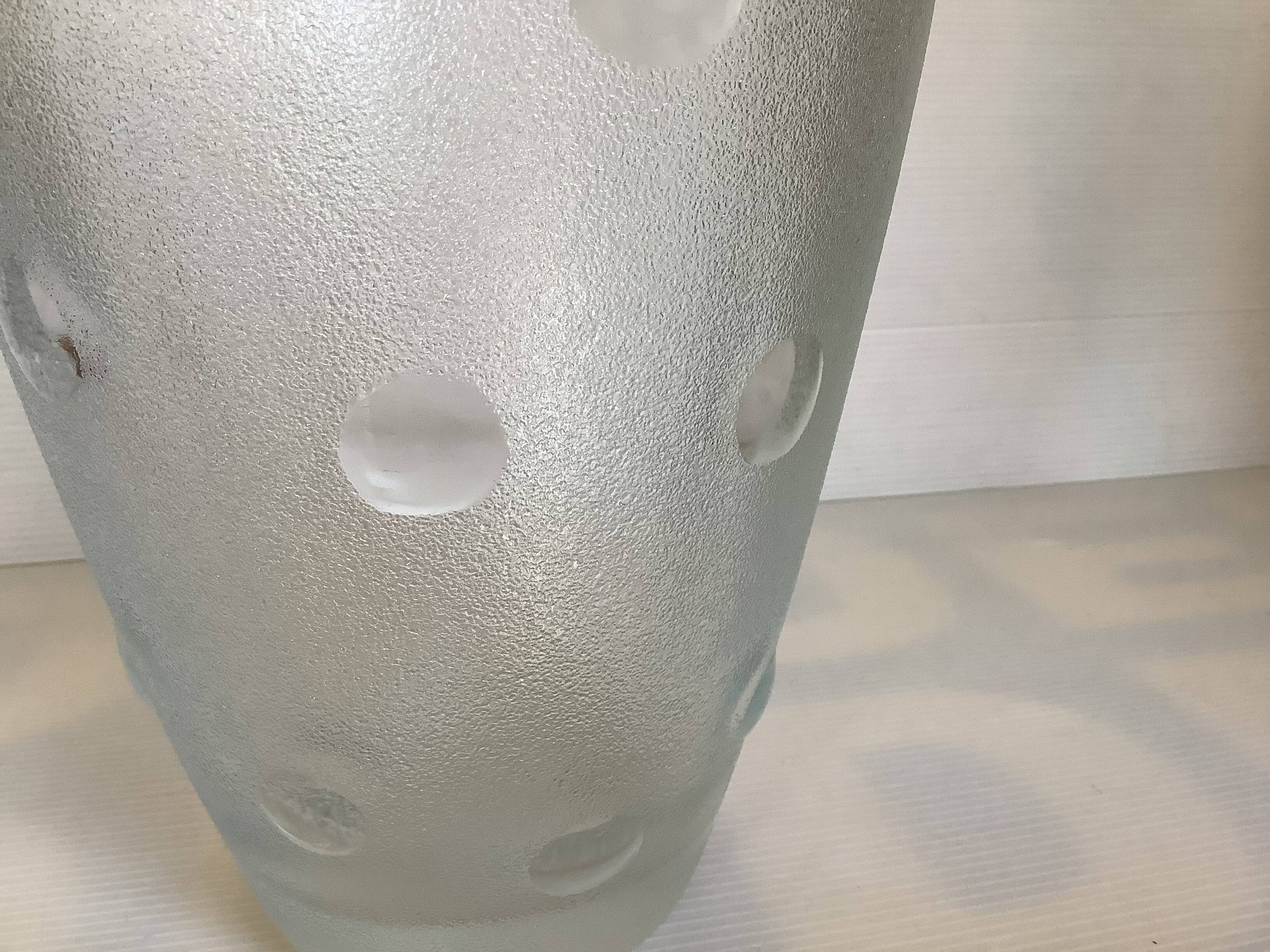 Vase polka dots Italy round in relief