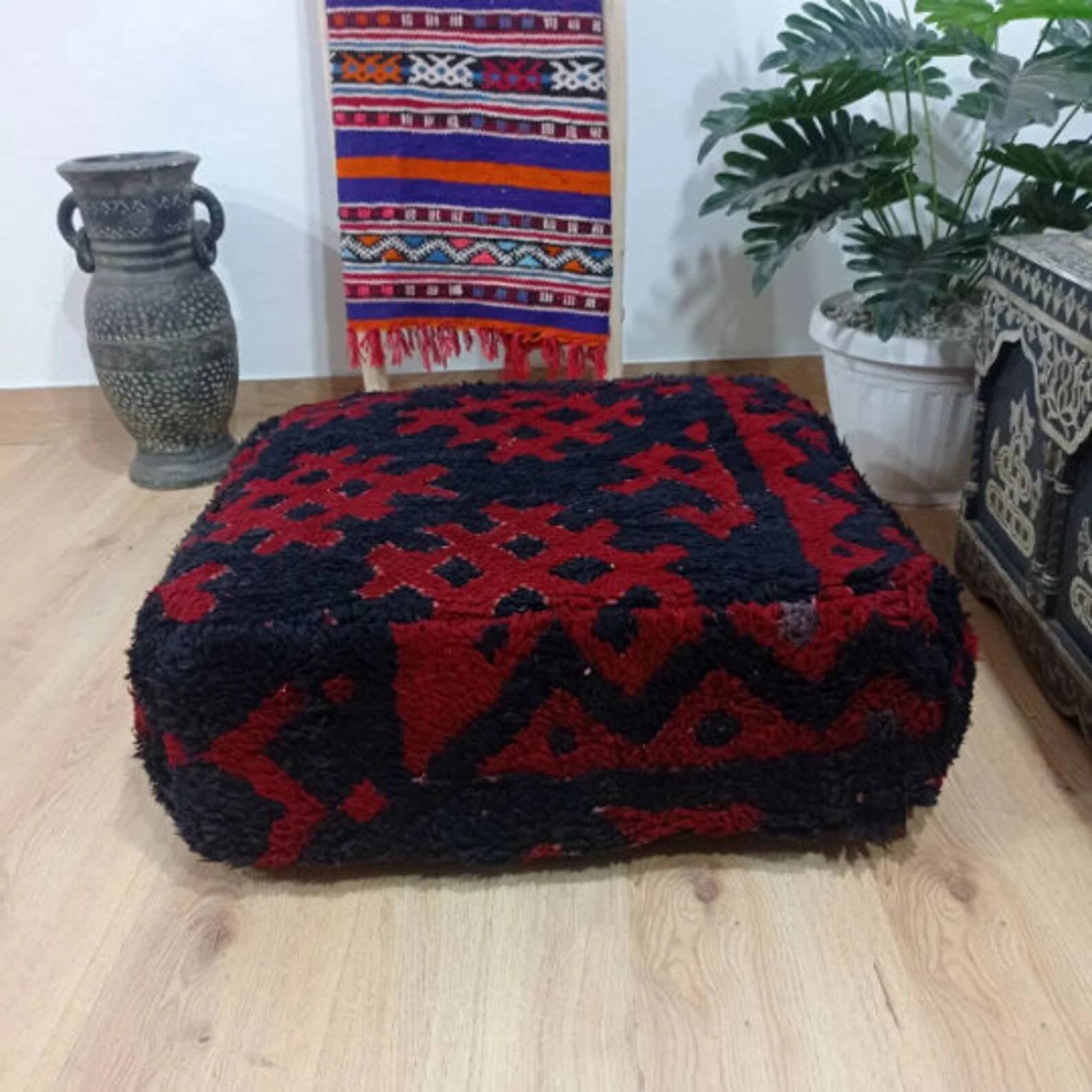 Handmade Berber pouf in wool 60 X 60 X 20 CM