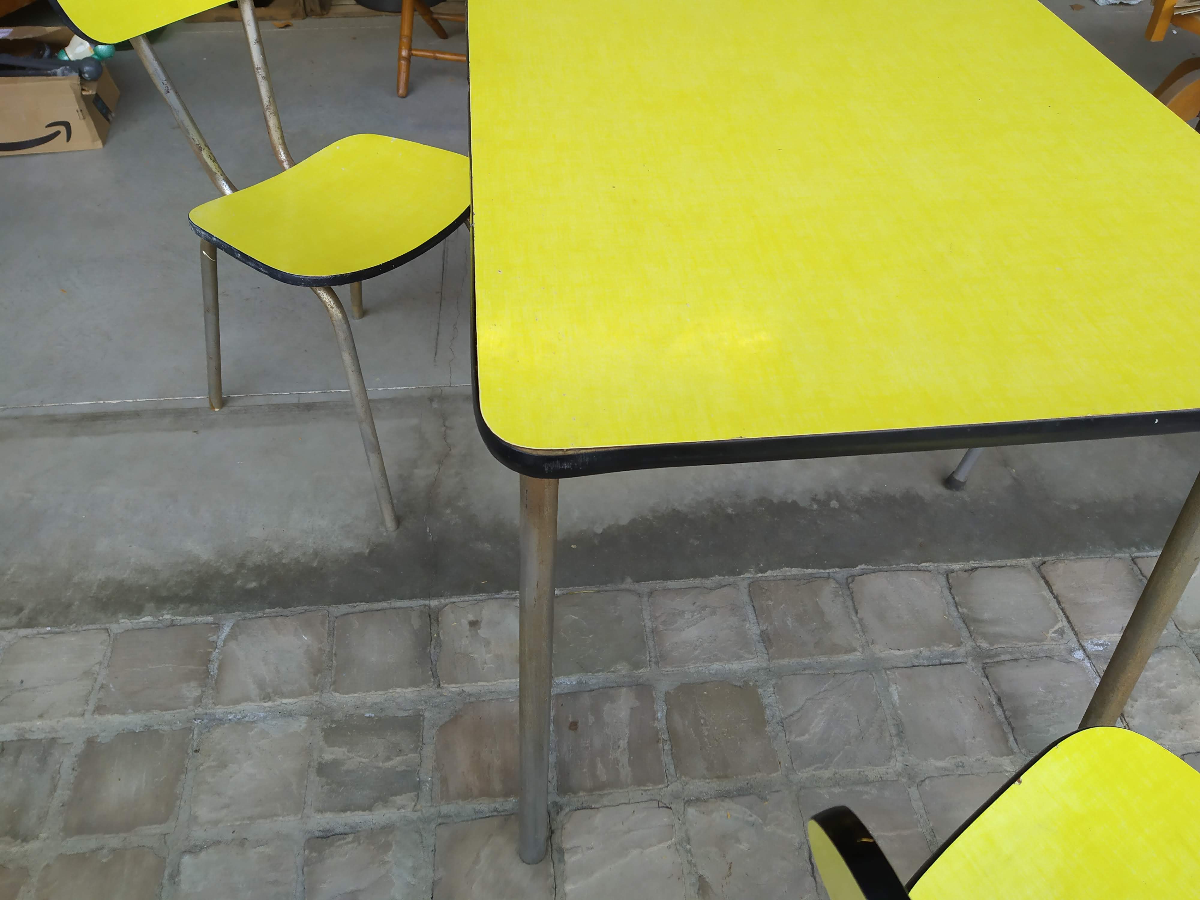 Table and chairs in 50s formica