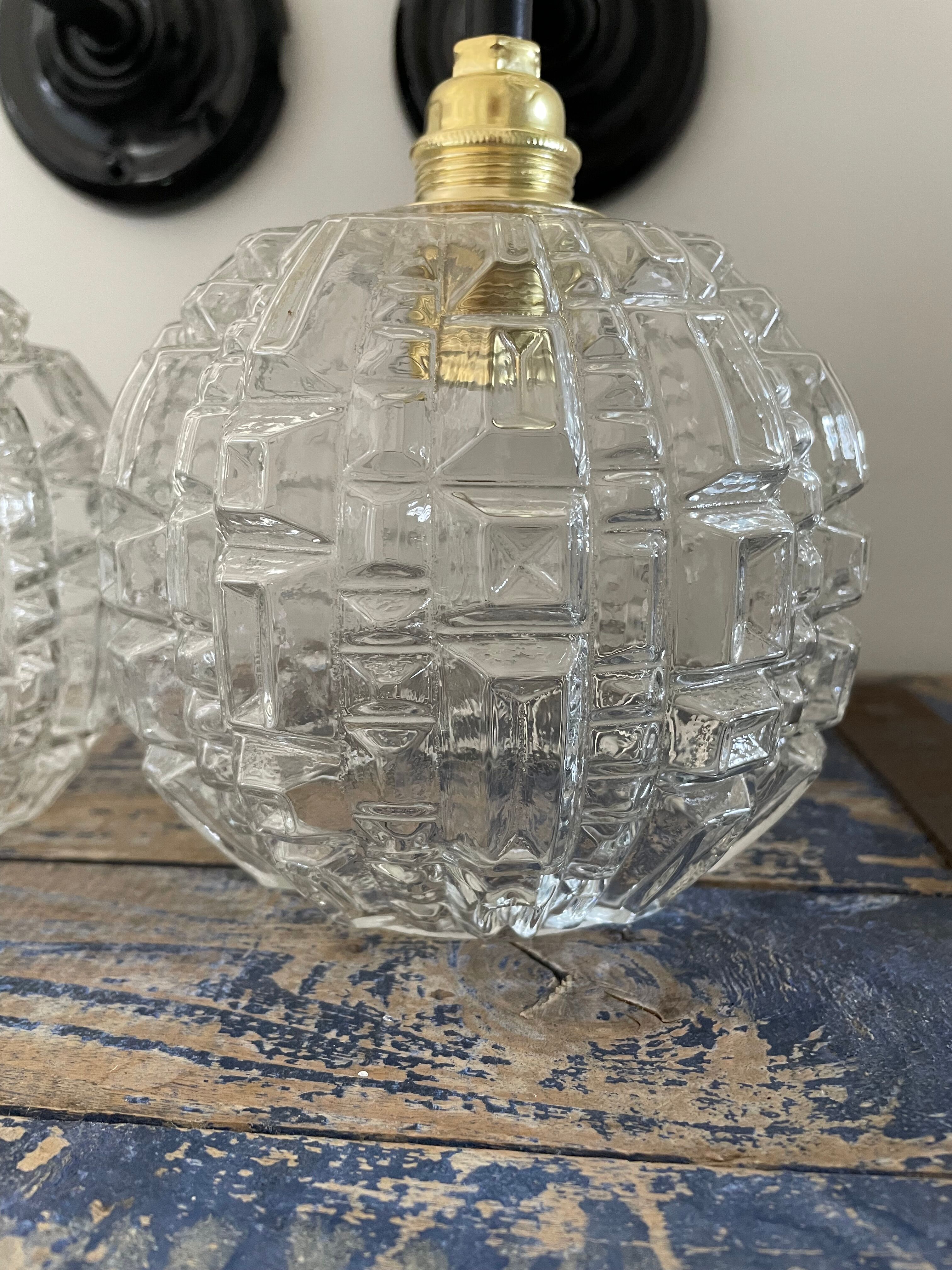 Paire d’appliques murales vintage en verre ciselé
